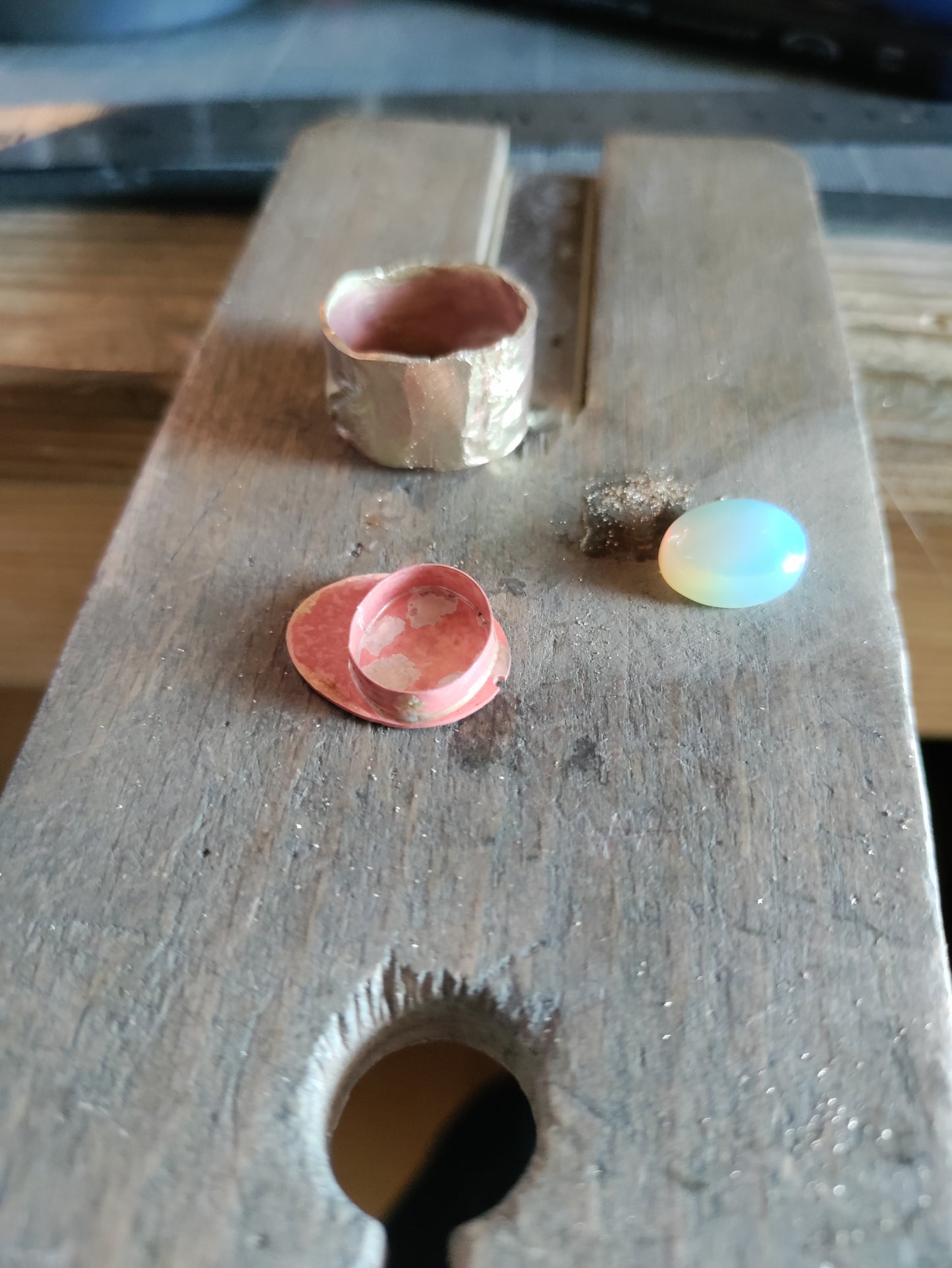 Bague laiton réticulé effet froissé avec opalite LEIA&CO