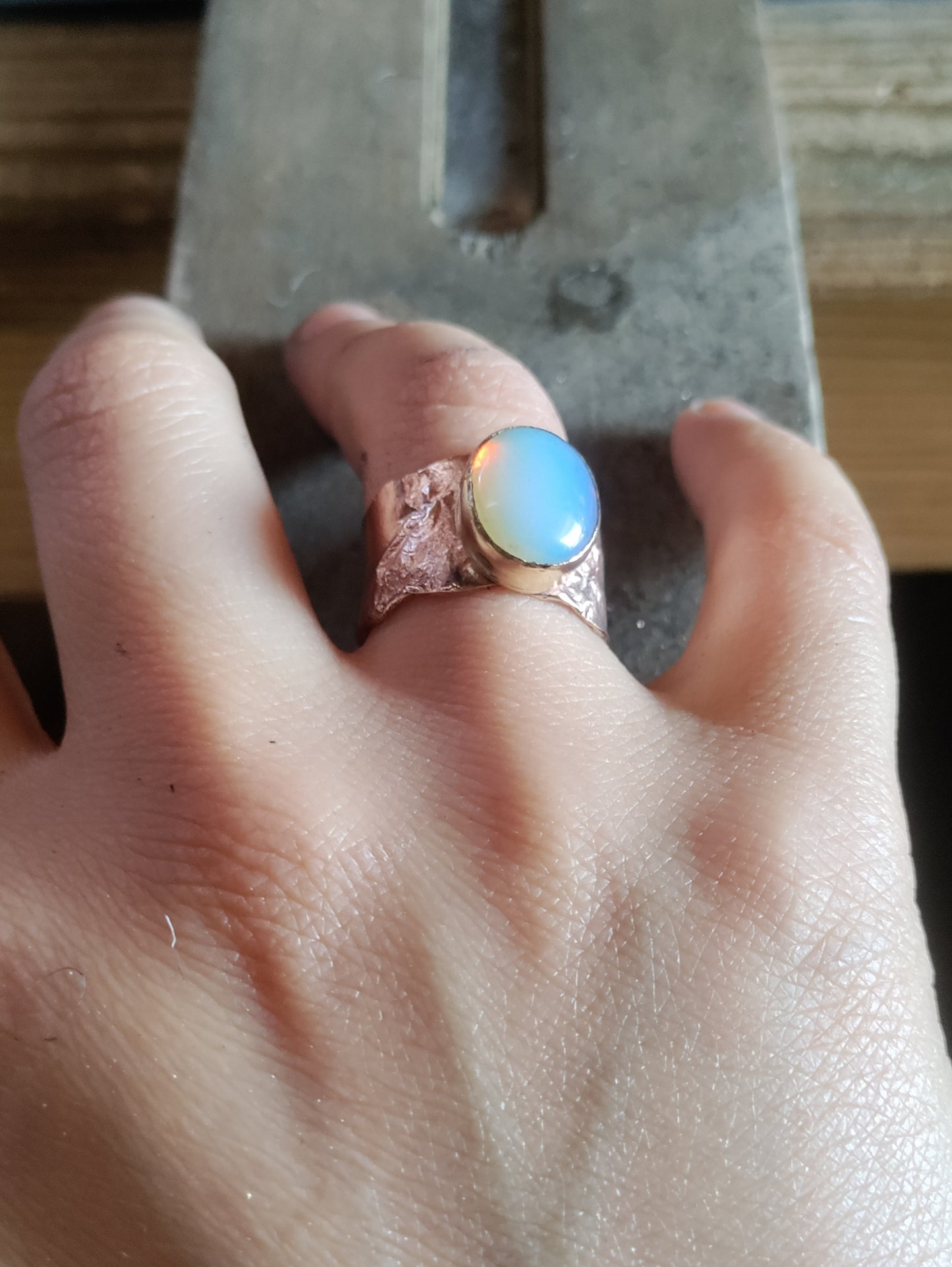 Bague laiton réticulé effet froissé avec opalite LEIA&CO