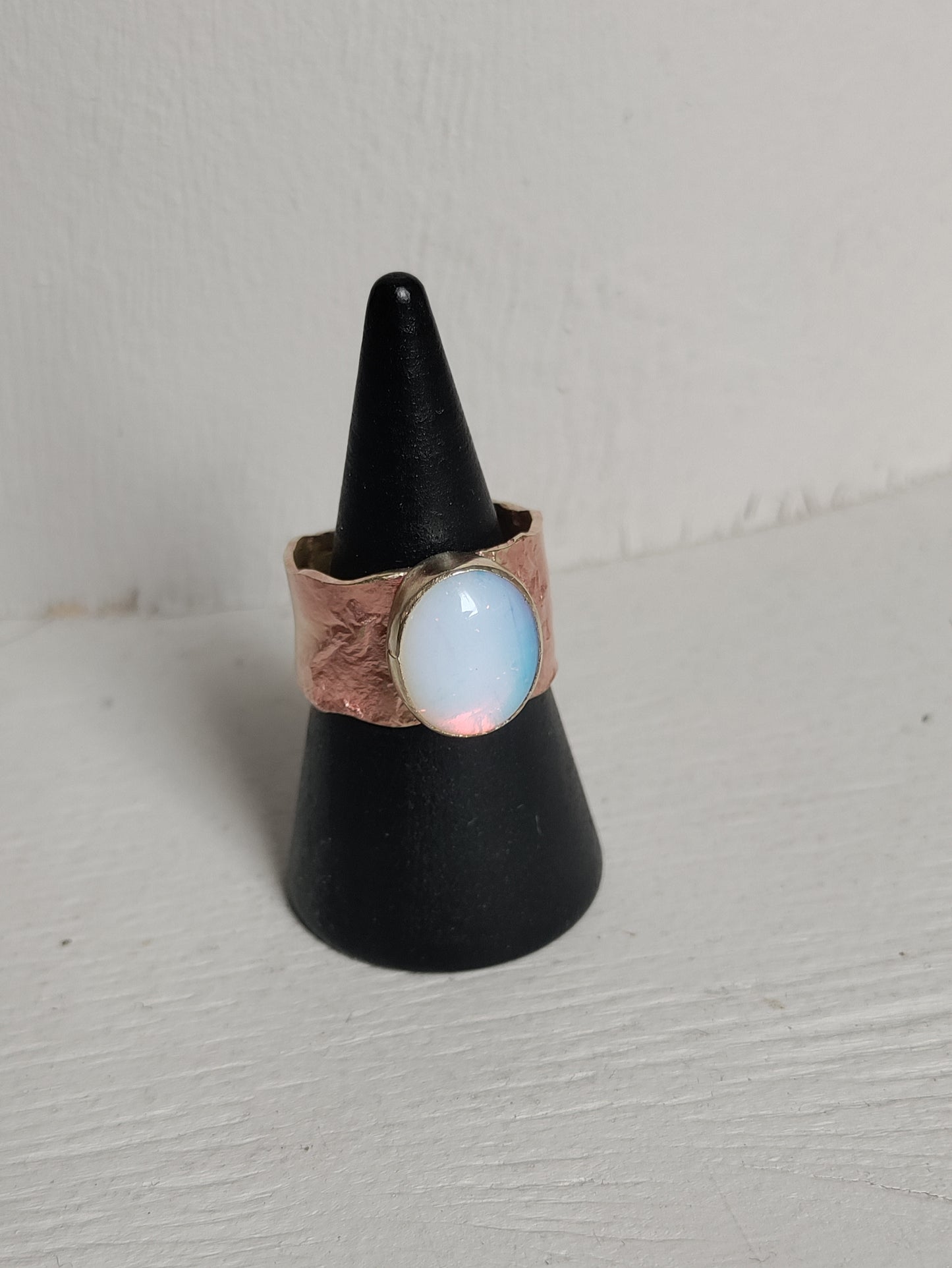 Bague laiton réticulé effet froissé avec opalite LEIA&CO