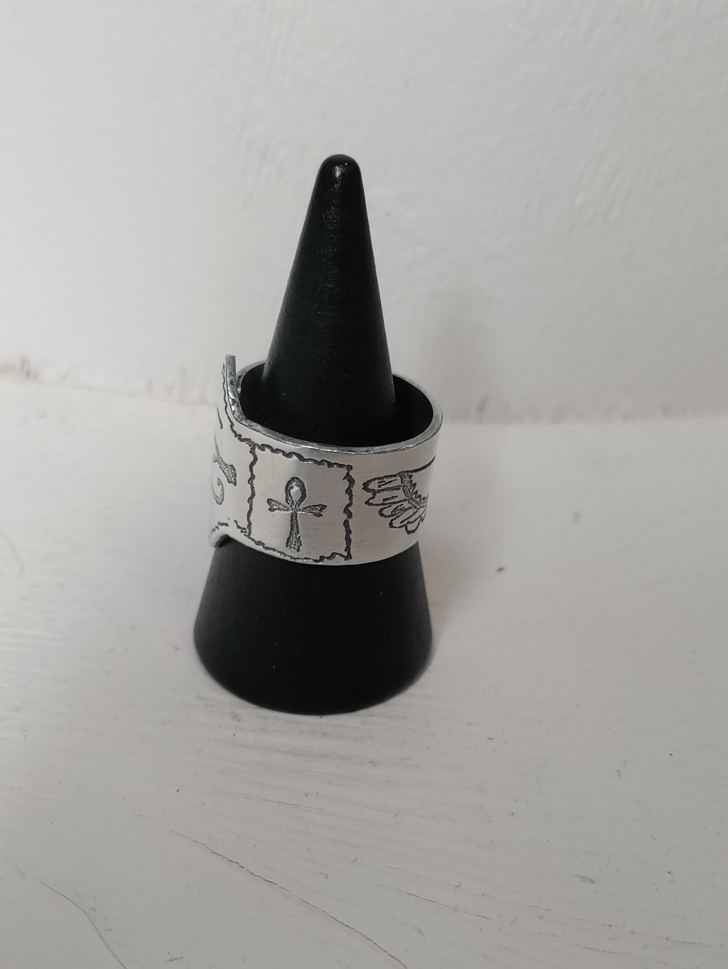 Bague ajustable argentée avec symboles égyptiens LEIA&CO