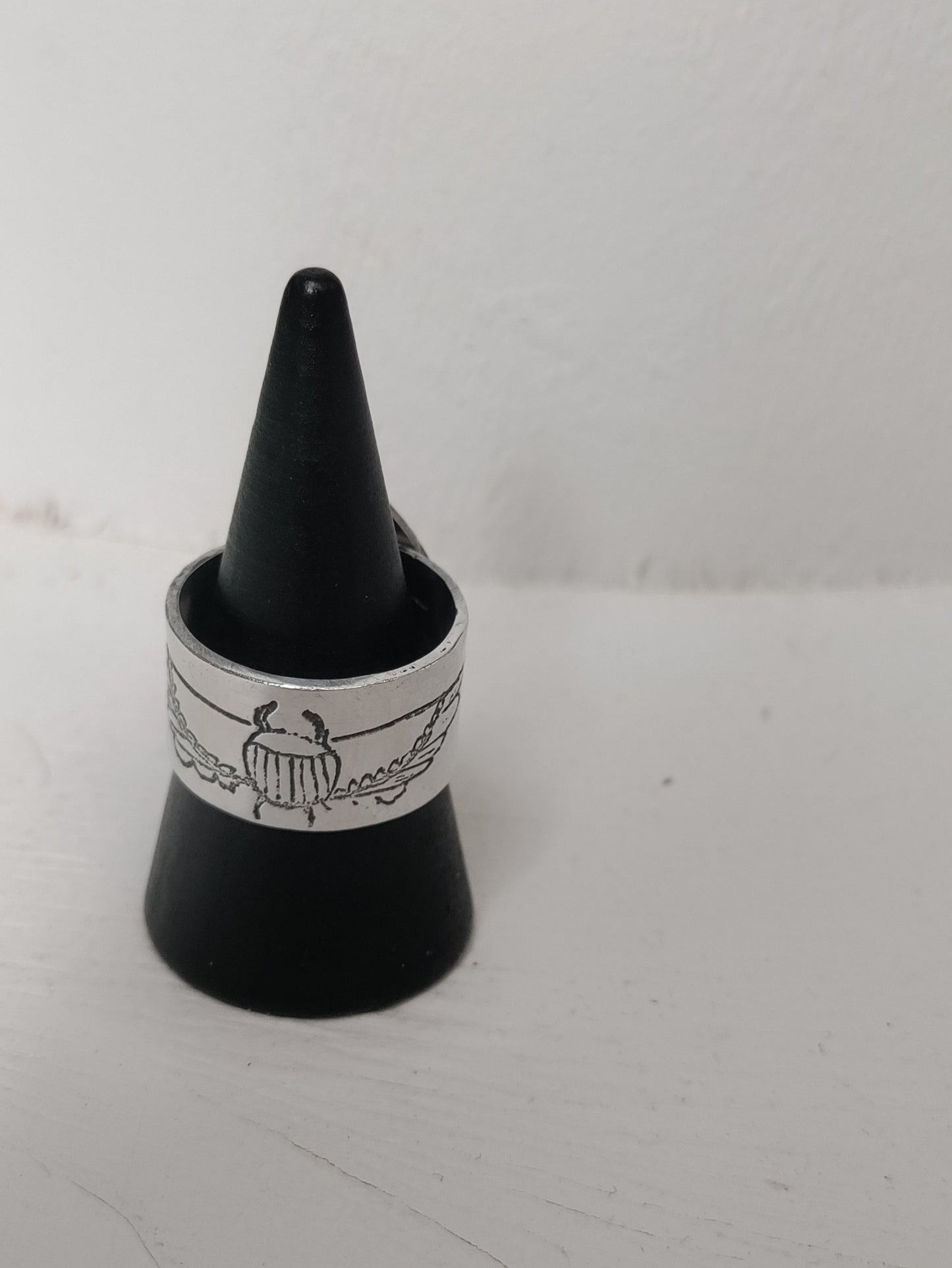 Bague ajustable argentée avec symboles égyptiens LEIA&CO