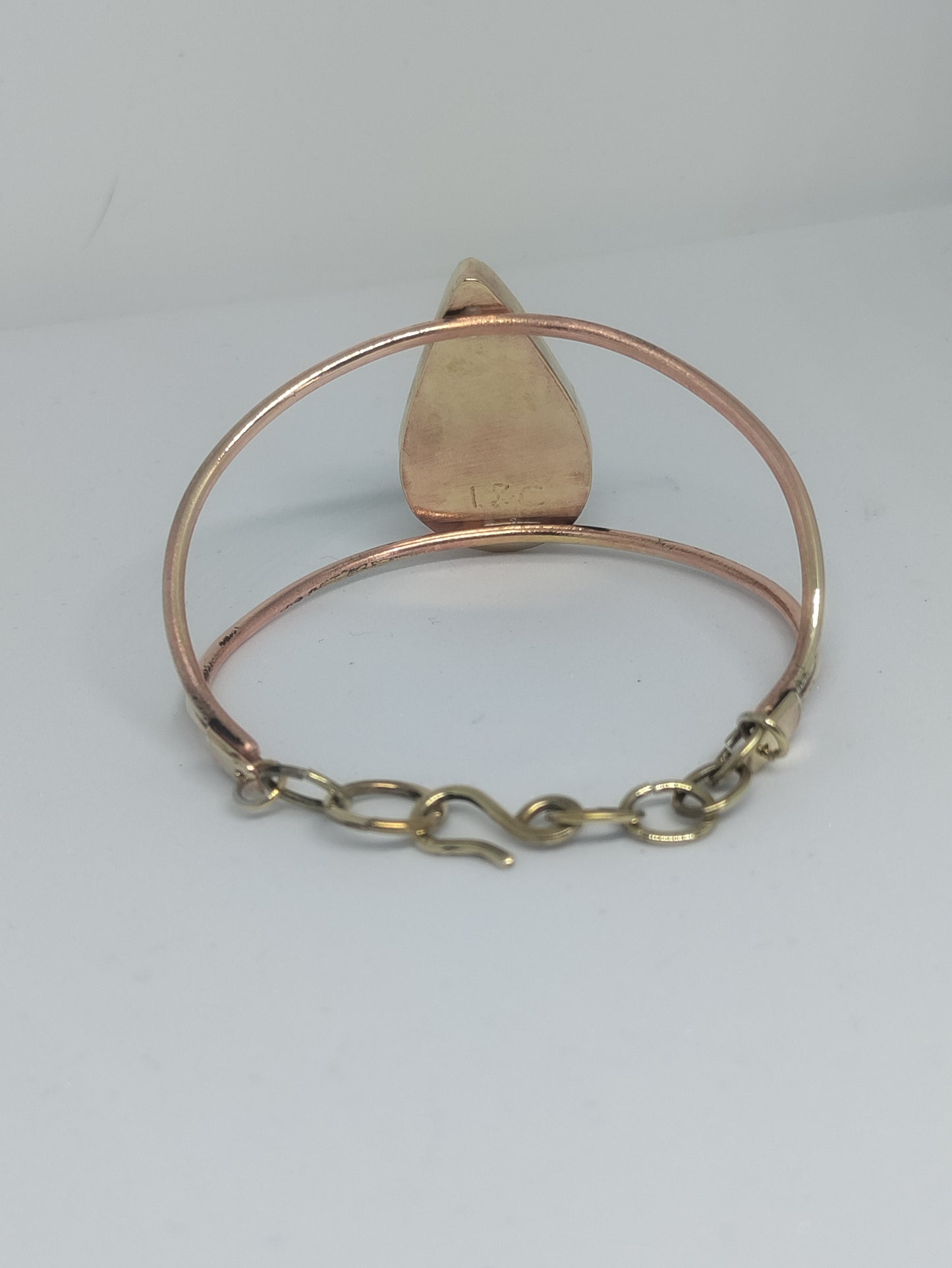 Bracelet manchette laiton doré et Labradorite flash bleu foncé LEIA&CO
