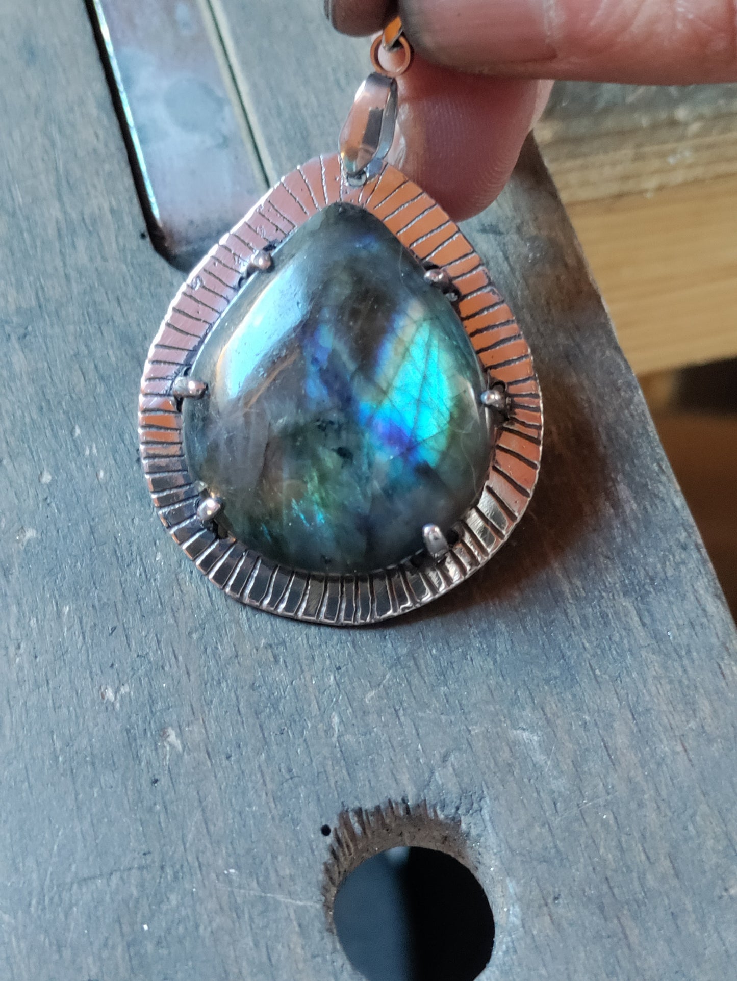 Collier pendentif goutte Labradorite naturelle multicolore LEIA&CO