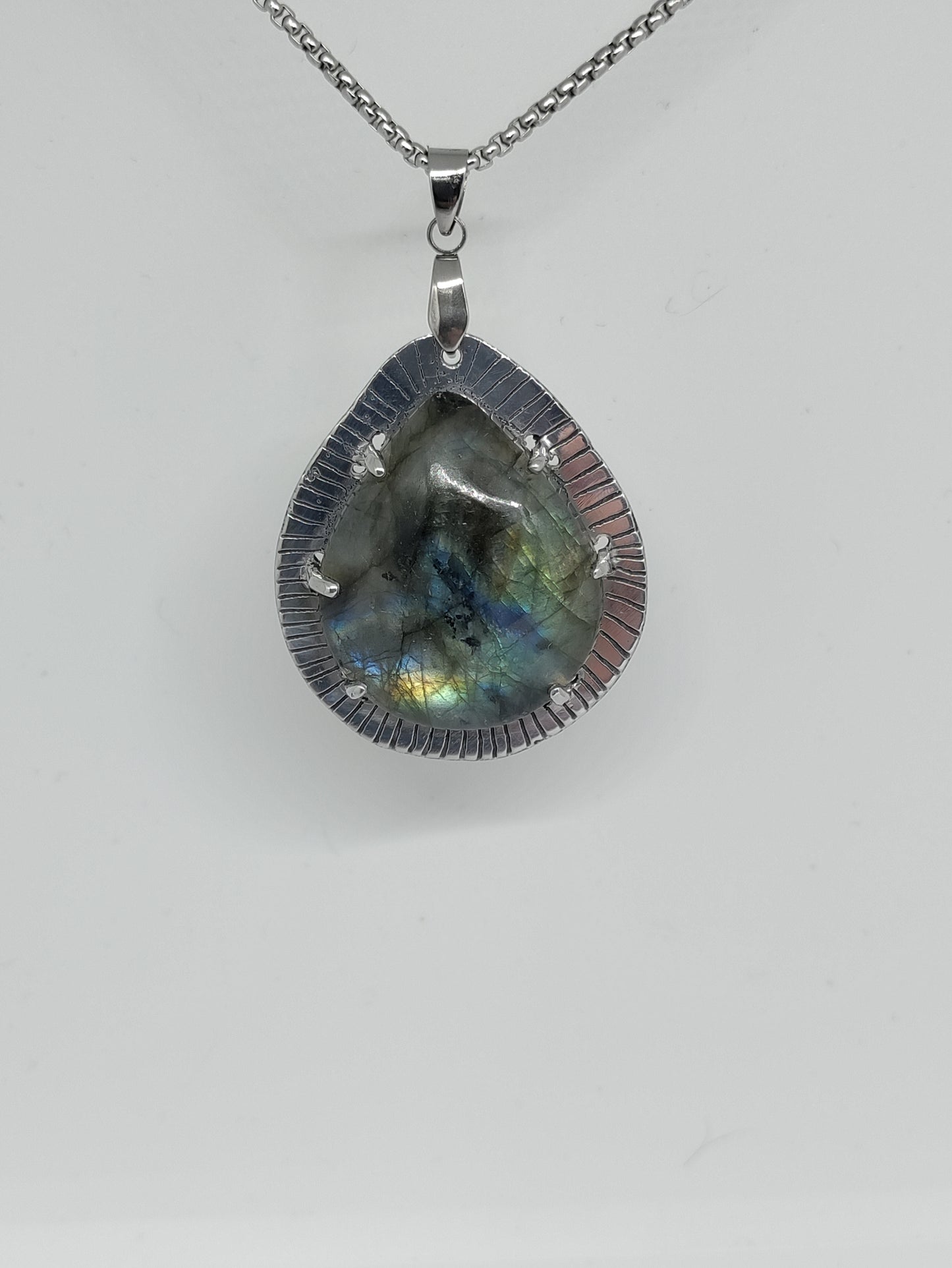 Collier pendentif goutte Labradorite naturelle multicolore LEIA&CO