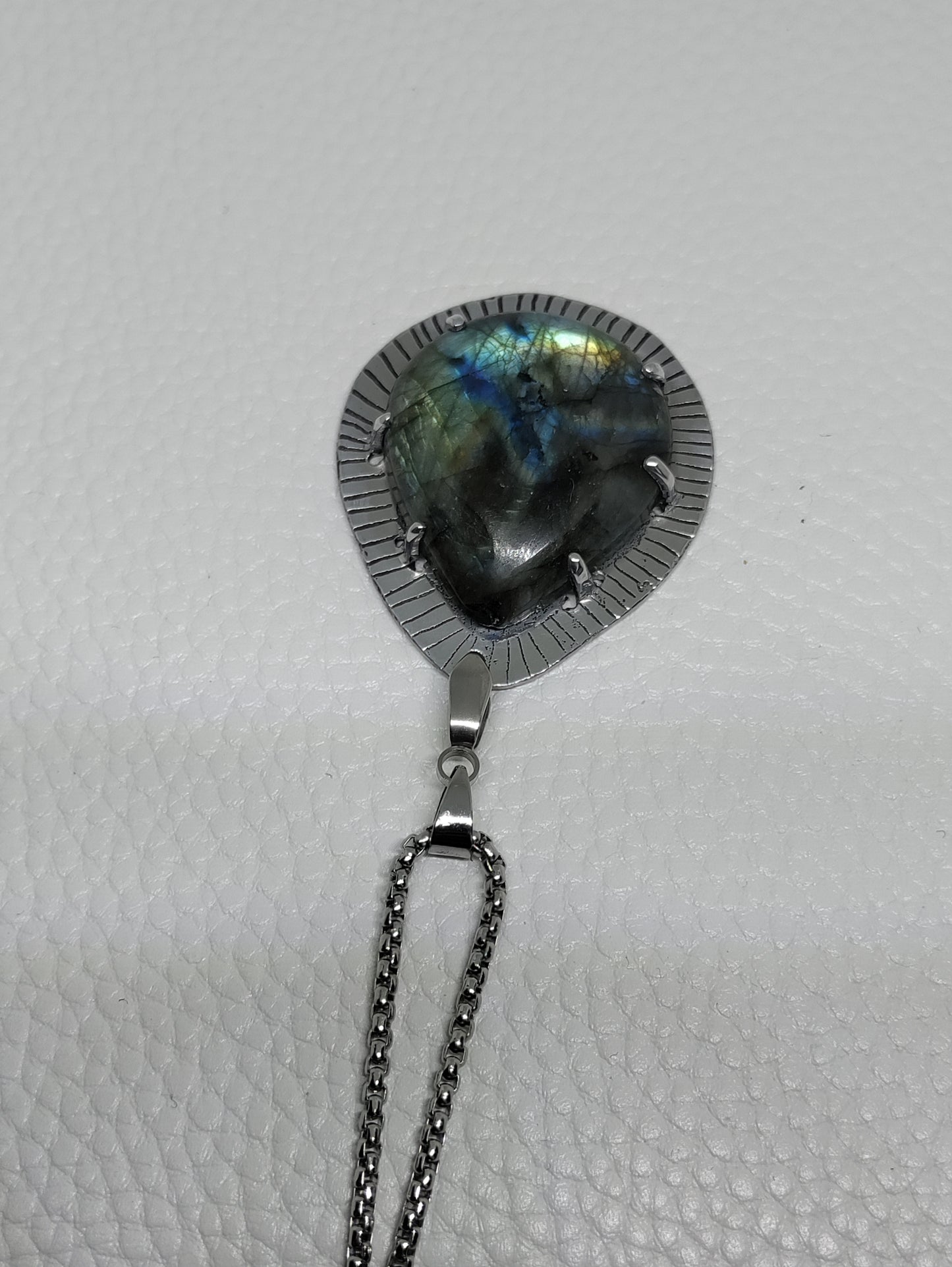 Collier pendentif goutte Labradorite naturelle multicolore LEIA&CO