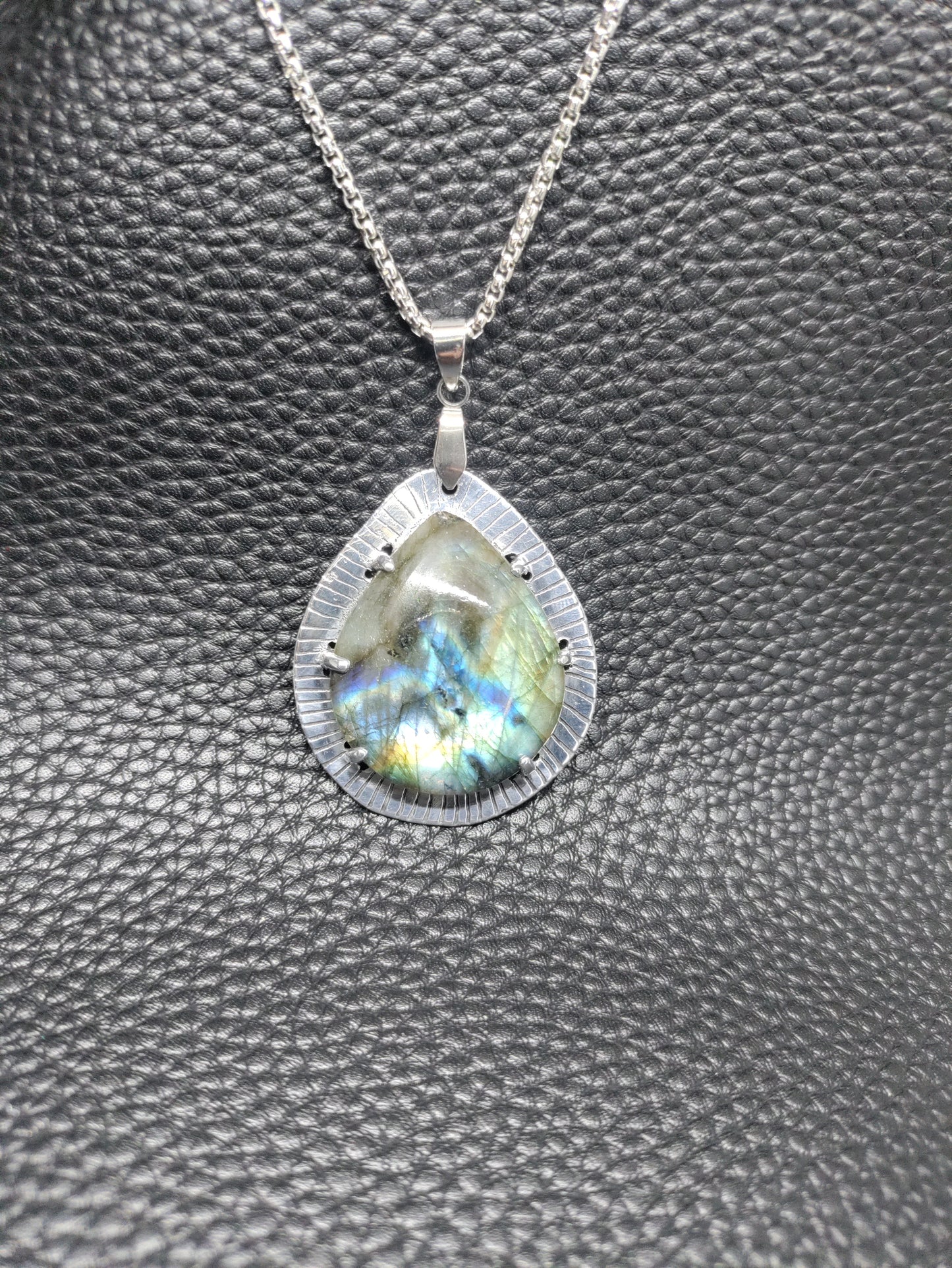 Collier pendentif goutte Labradorite naturelle multicolore LEIA&CO