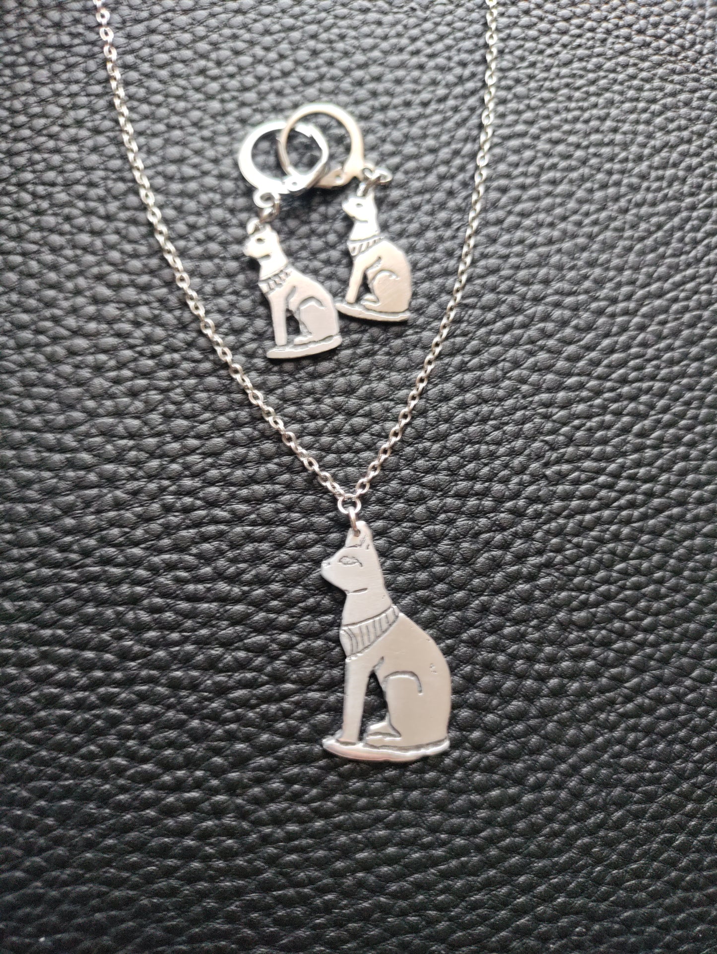 Parure collier et boucles d'oreilles Bastet déesse chat égyptien LEIA&CO