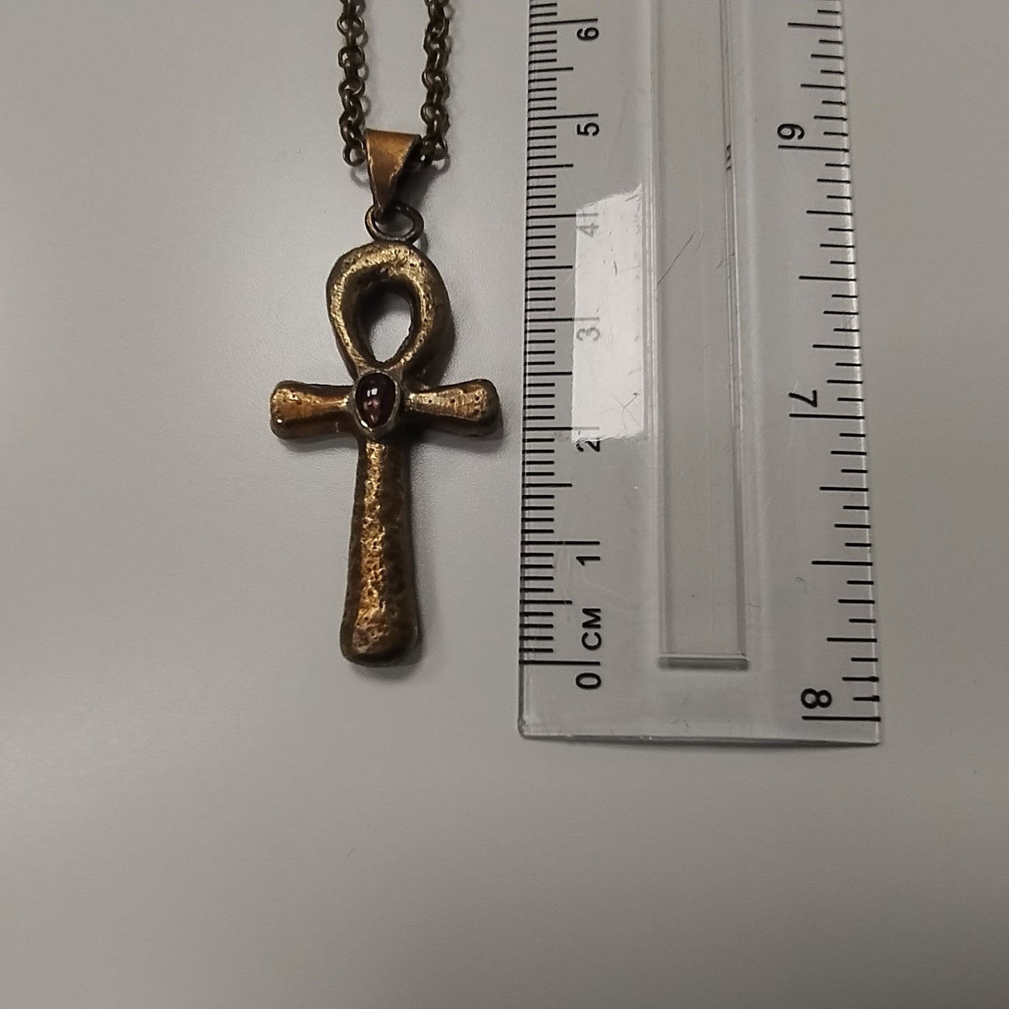 Amulette croix de vie égyptienne Ankh antique avec tourmaline rose LEIA&CO