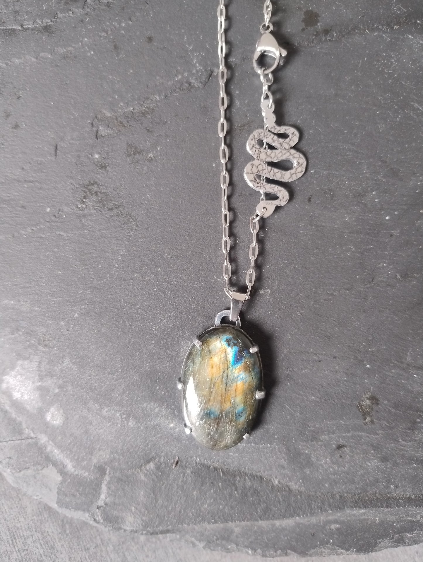 Collier serpent et Labradorite verte et marron LEIA&CO