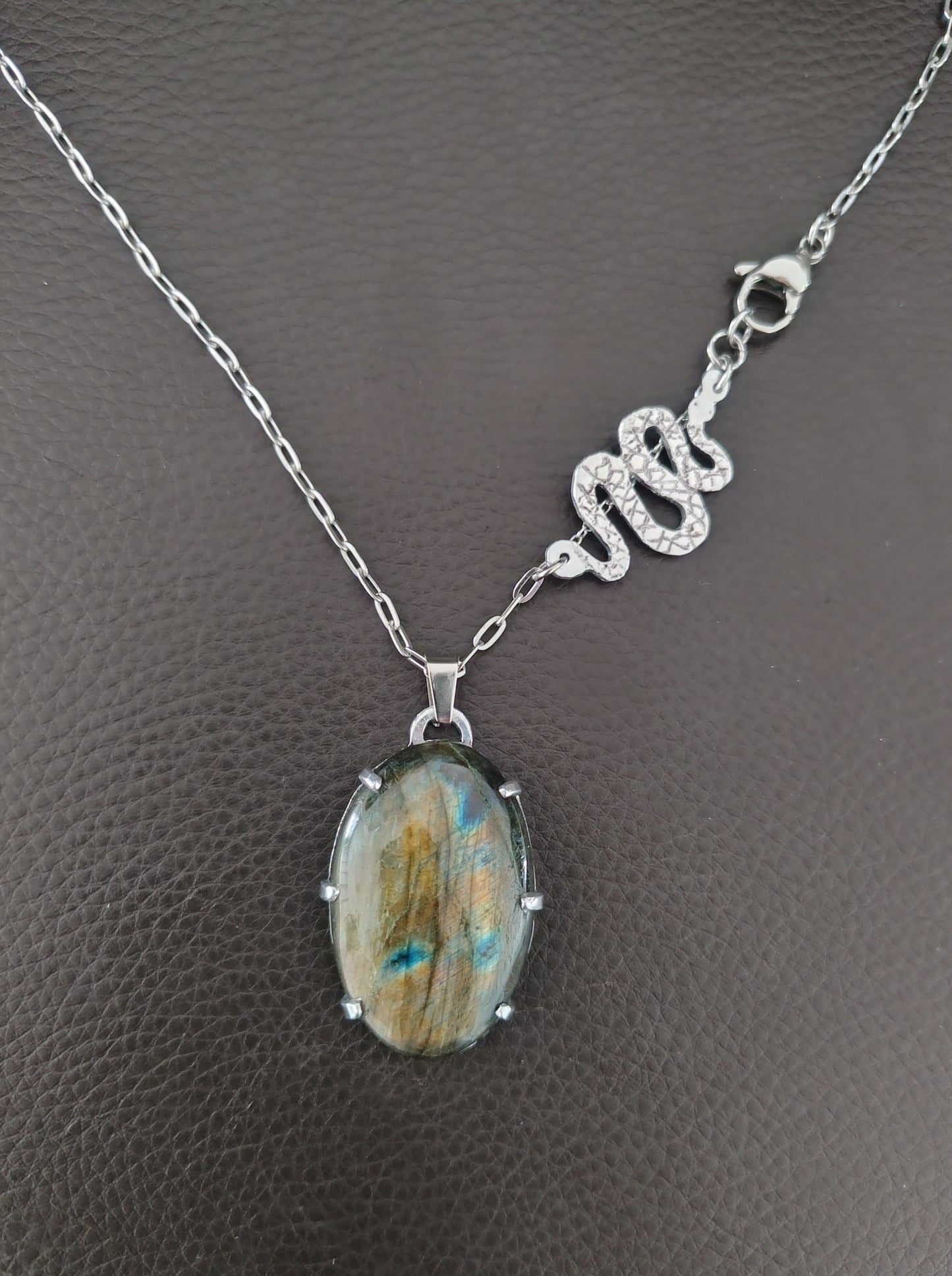 Collier serpent et Labradorite verte et marron LEIA&CO