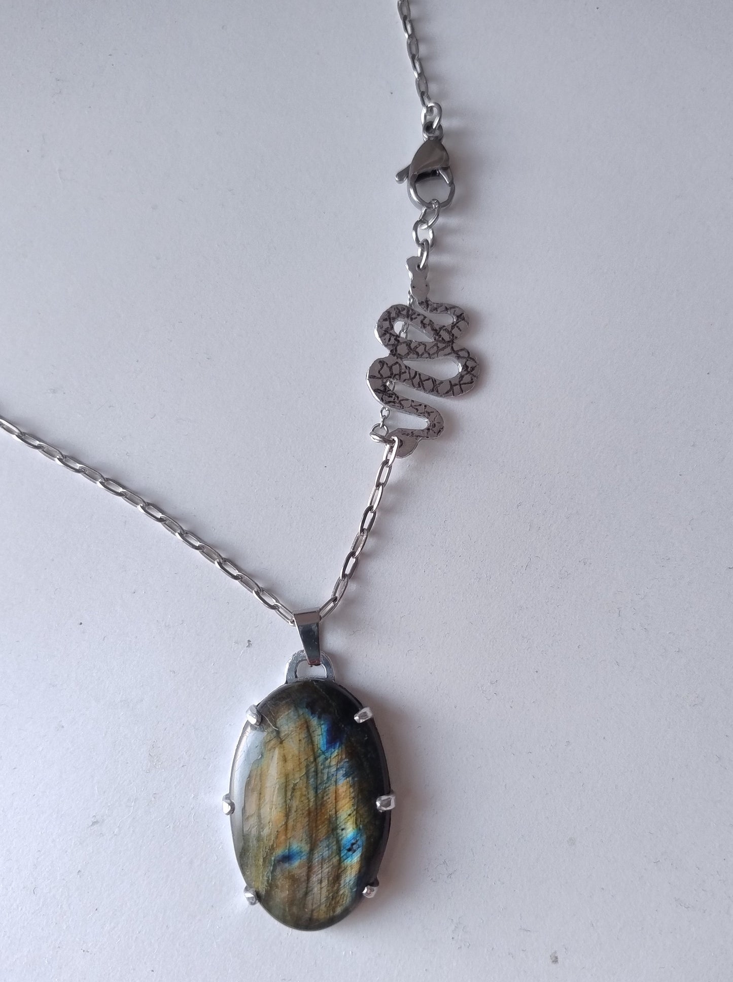 Collier serpent et Labradorite verte et marron LEIA&CO