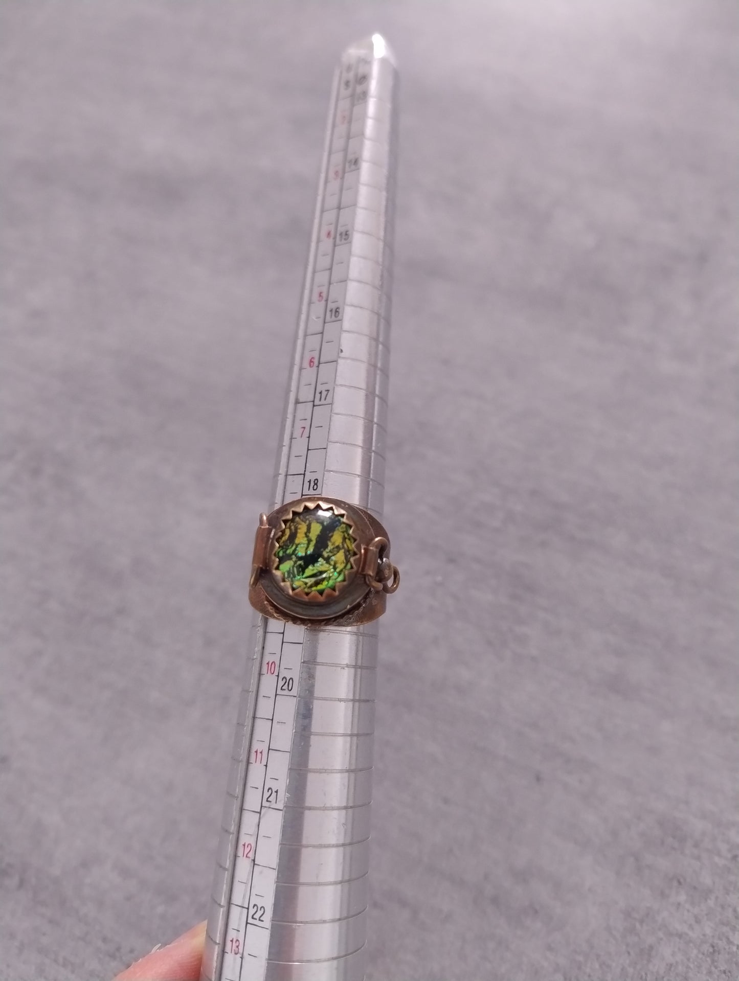 Bague à poison antique œil de dragon LEIA&CO