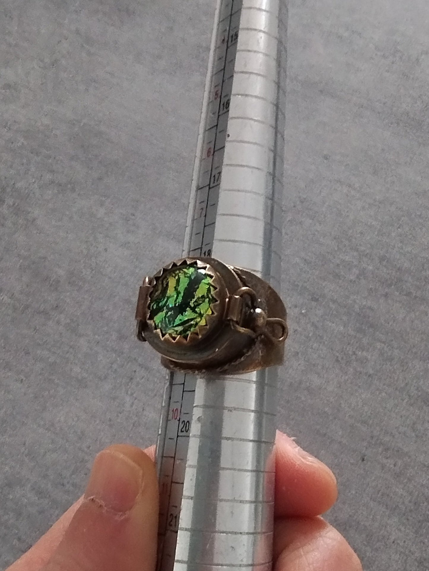 Bague à poison antique œil de dragon LEIA&CO