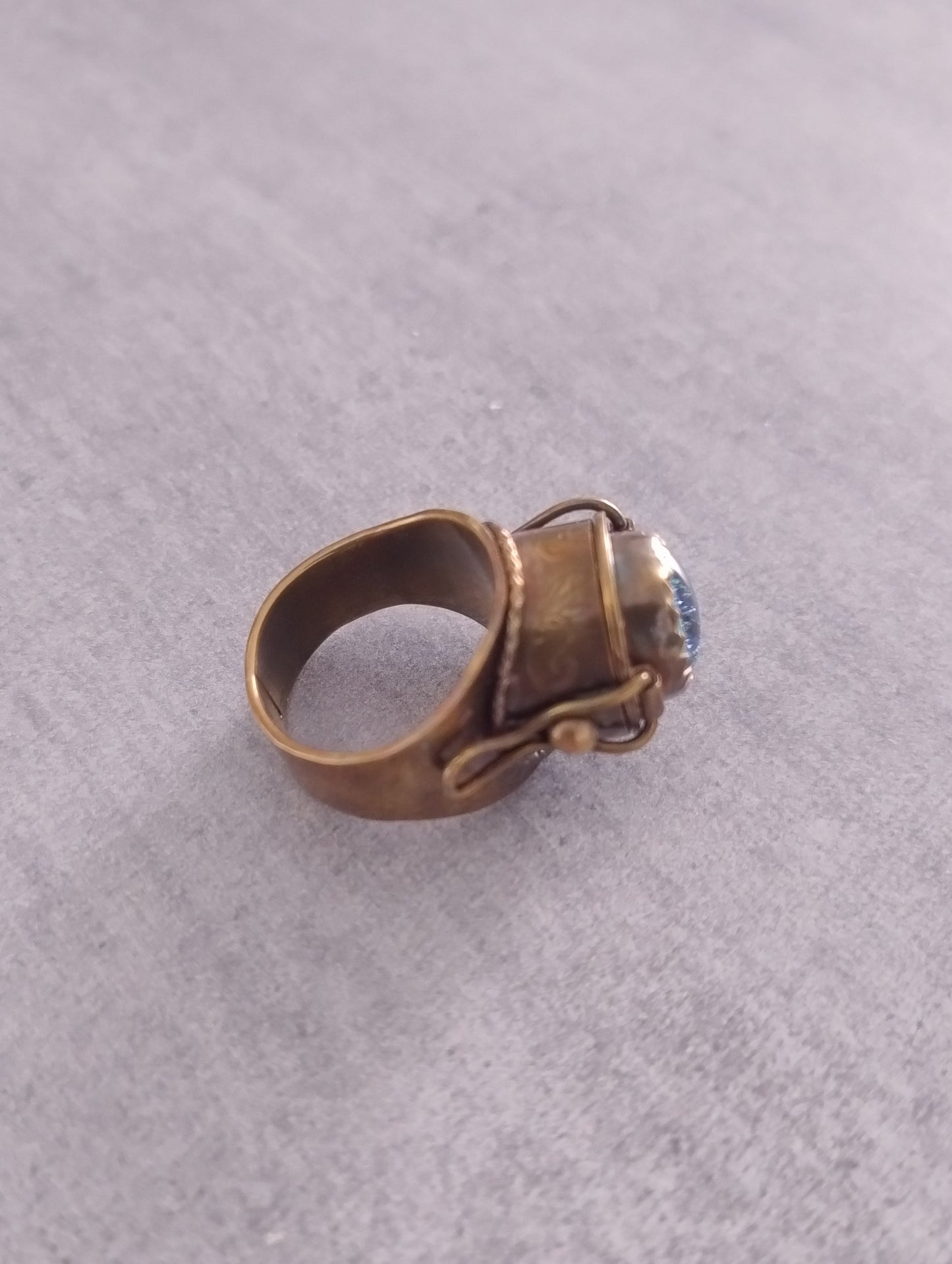 Bague à poison antique œil de dragon LEIA&CO