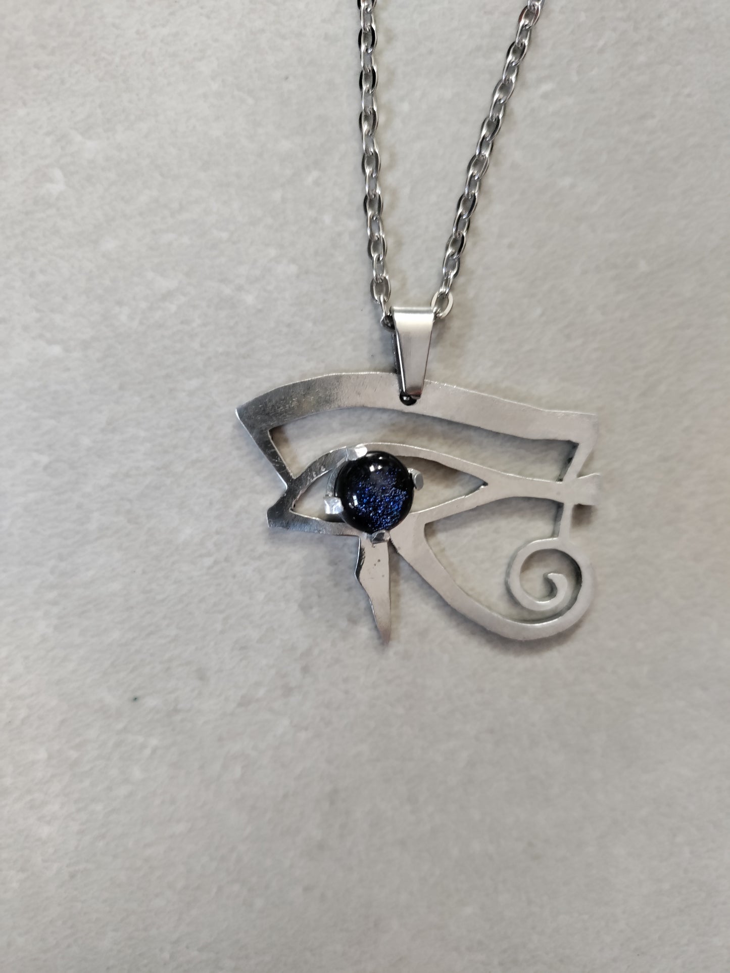 Pendentif symbole égyptien oeil d'Horus argenté et bleu LEIA&CO