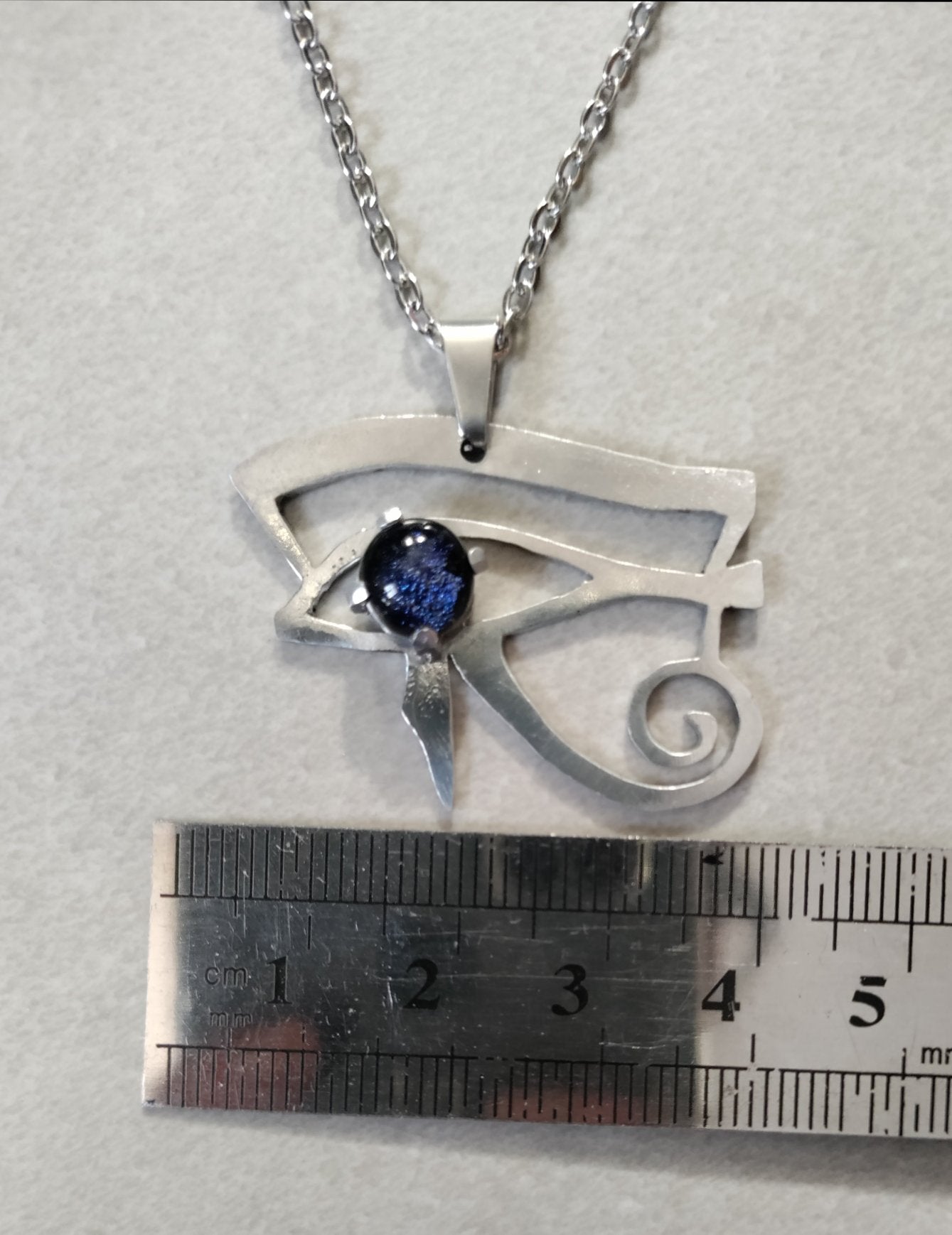 Pendentif symbole égyptien oeil d'Horus argenté et bleu LEIA&CO