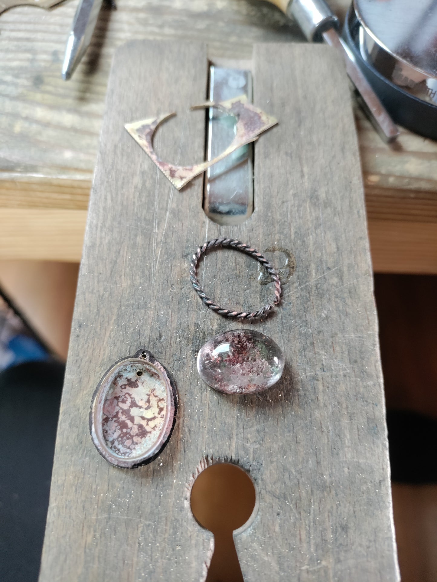 Pendentif doré avec agate mousse rose et verte LEIA&CO