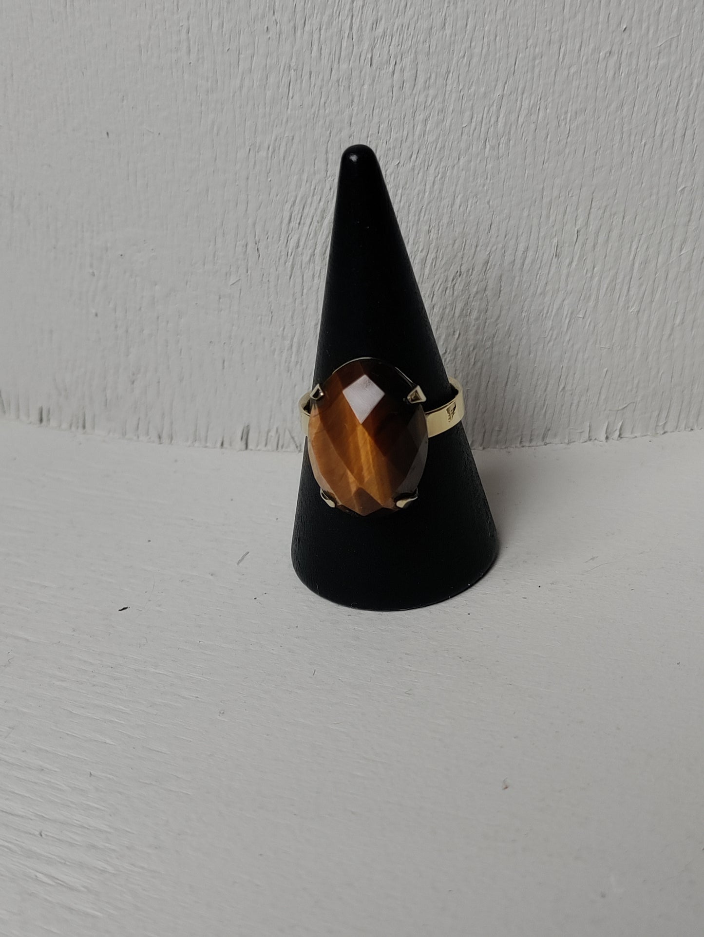 Bague artisanale en laiton doré et oeil de tigre à facettes LEIA&CO taille 53