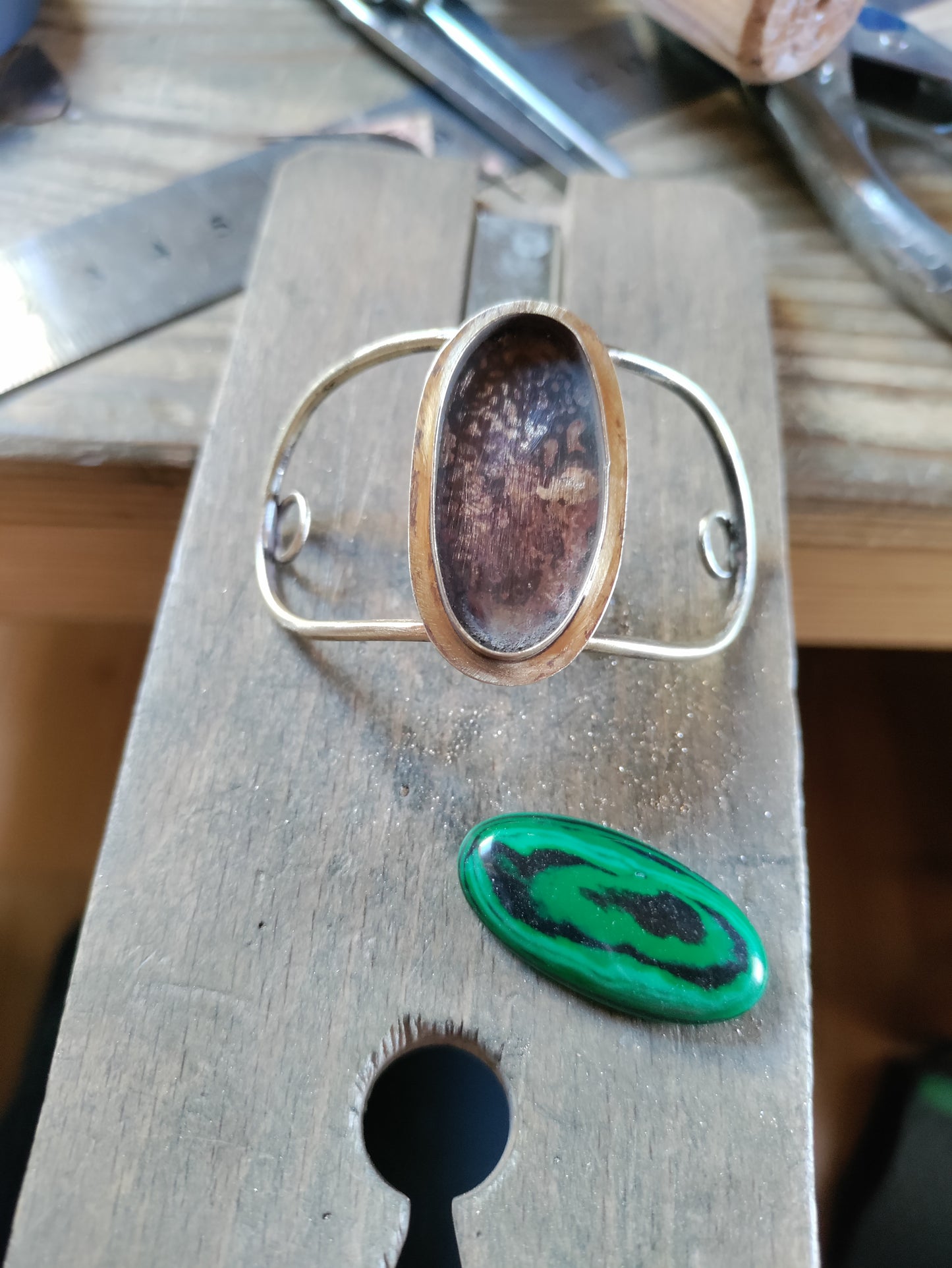 Barrette artisanale dorée avec malachite LEIA&CO