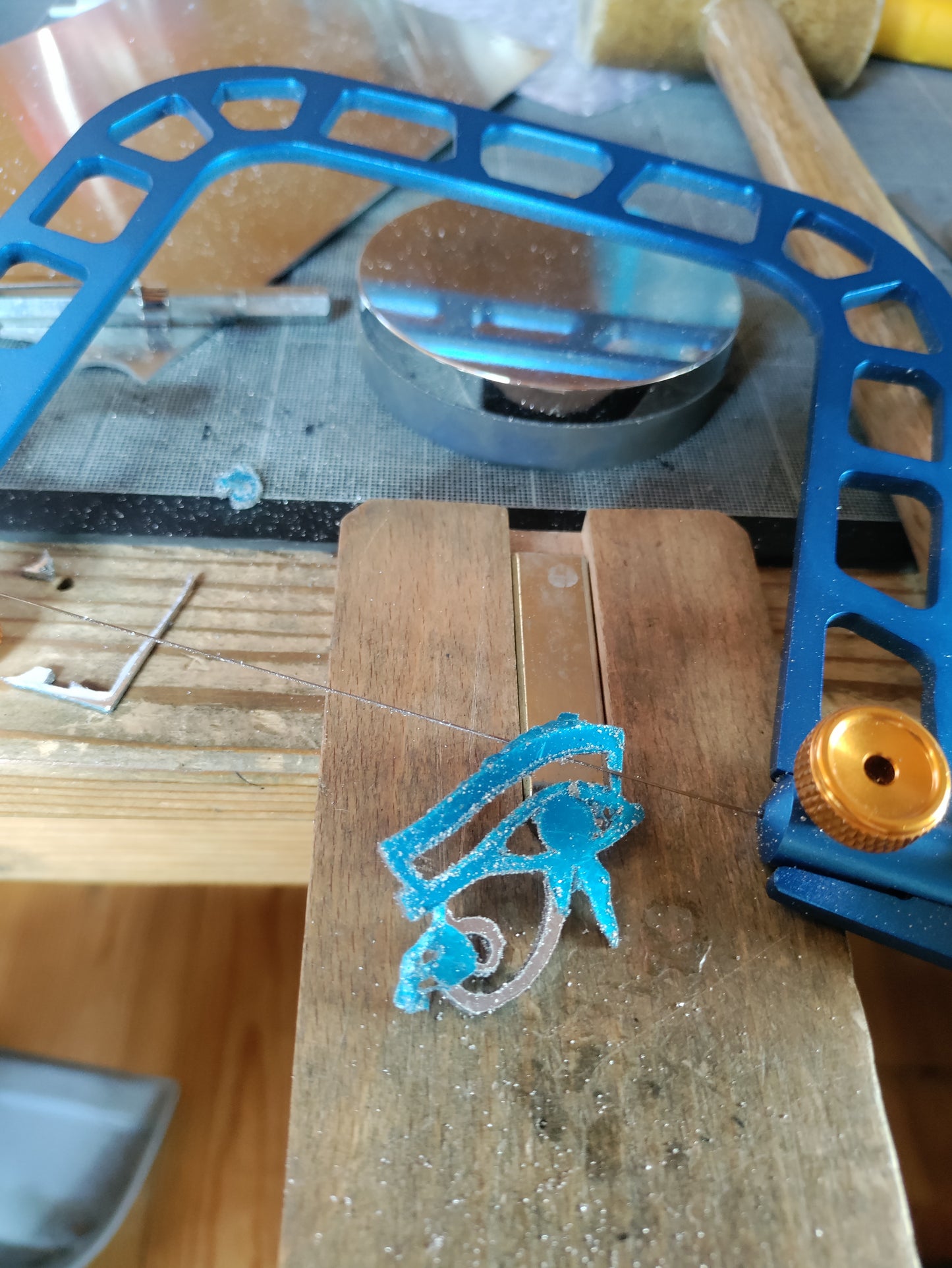 Pendentif symbole égyptien oeil d'Horus argenté et labradorite LEIA&CO