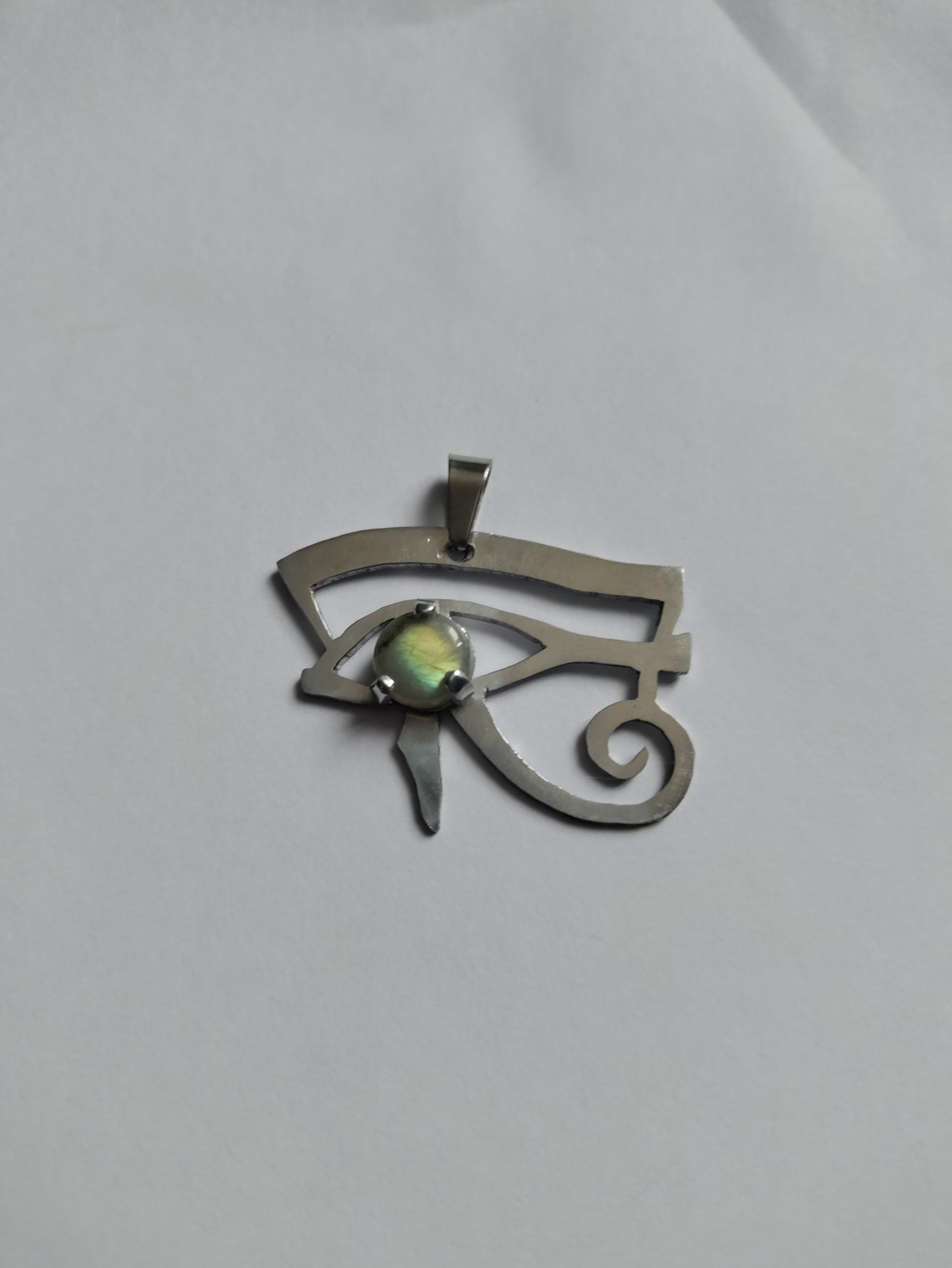 Pendentif symbole égyptien oeil d'Horus argenté et labradorite LEIA&CO