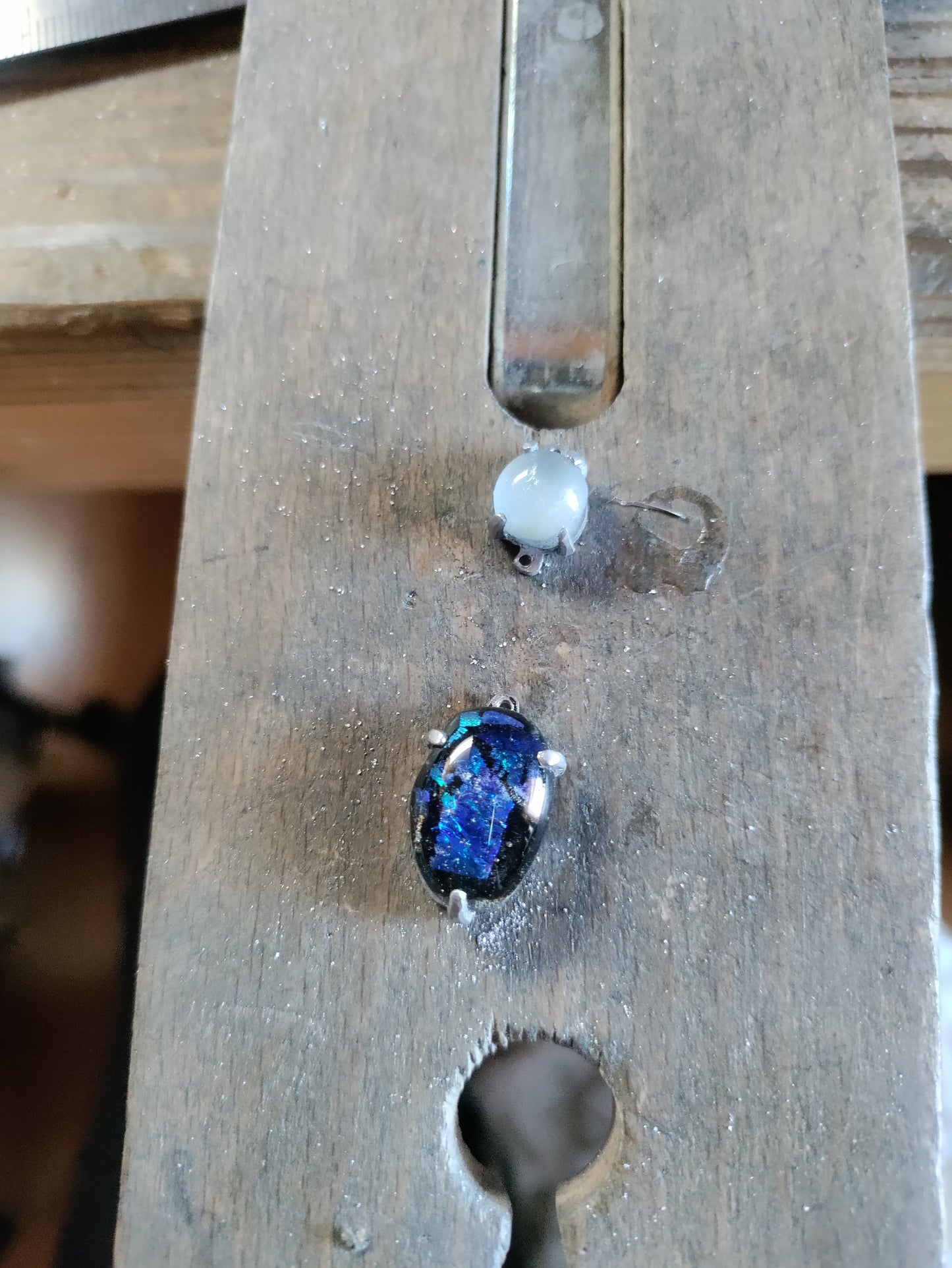 Collier verre dichroïque pendant bleu LEIA&CO
