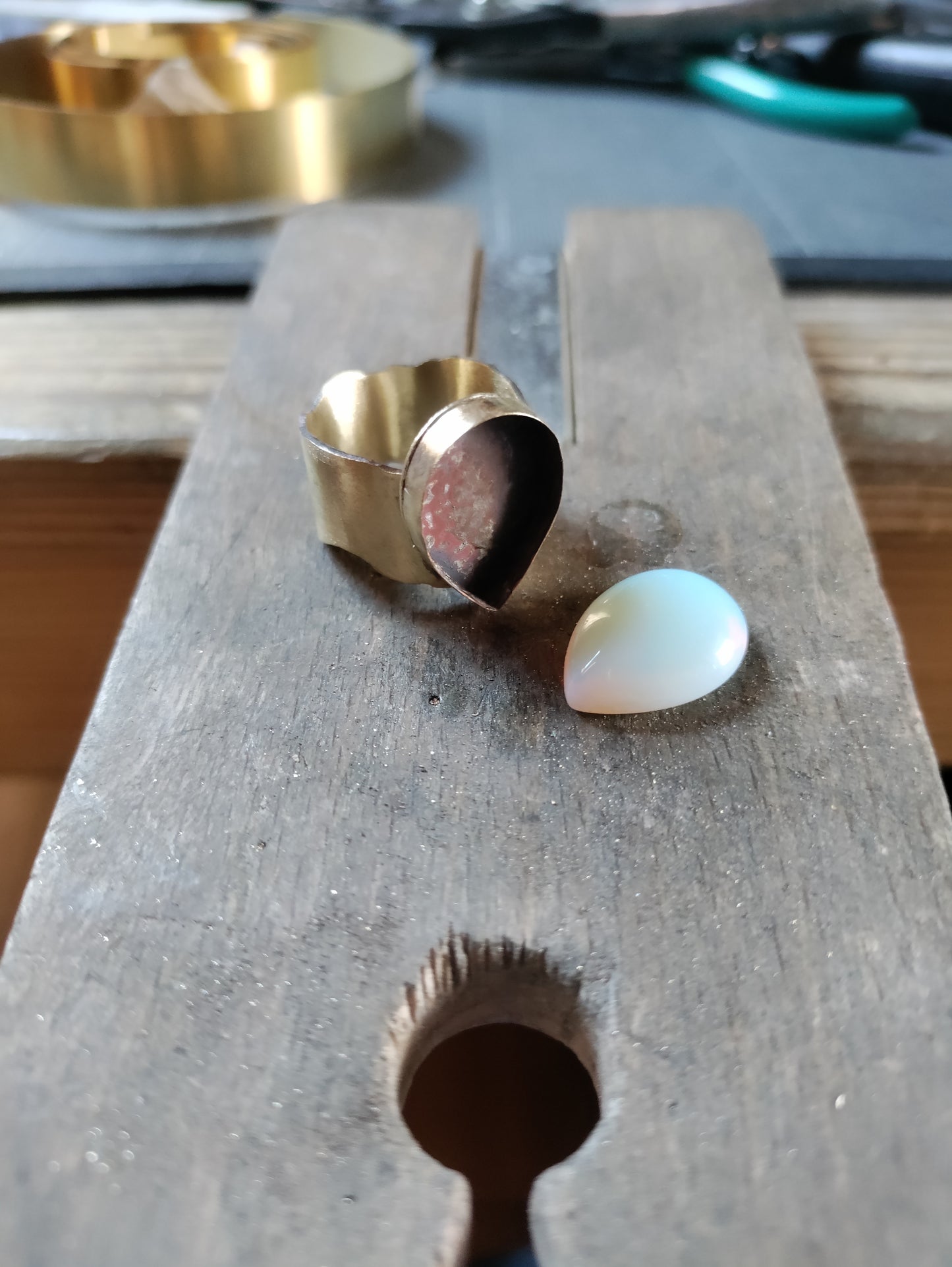 Bague féérique avec opalite et patine LEIA&CO