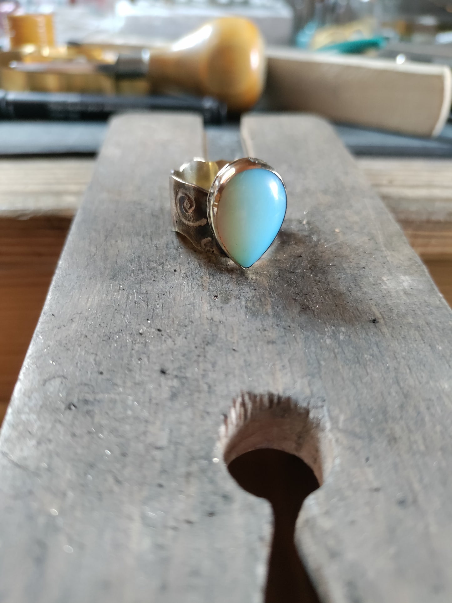 Bague féérique avec opalite et patine LEIA&CO
