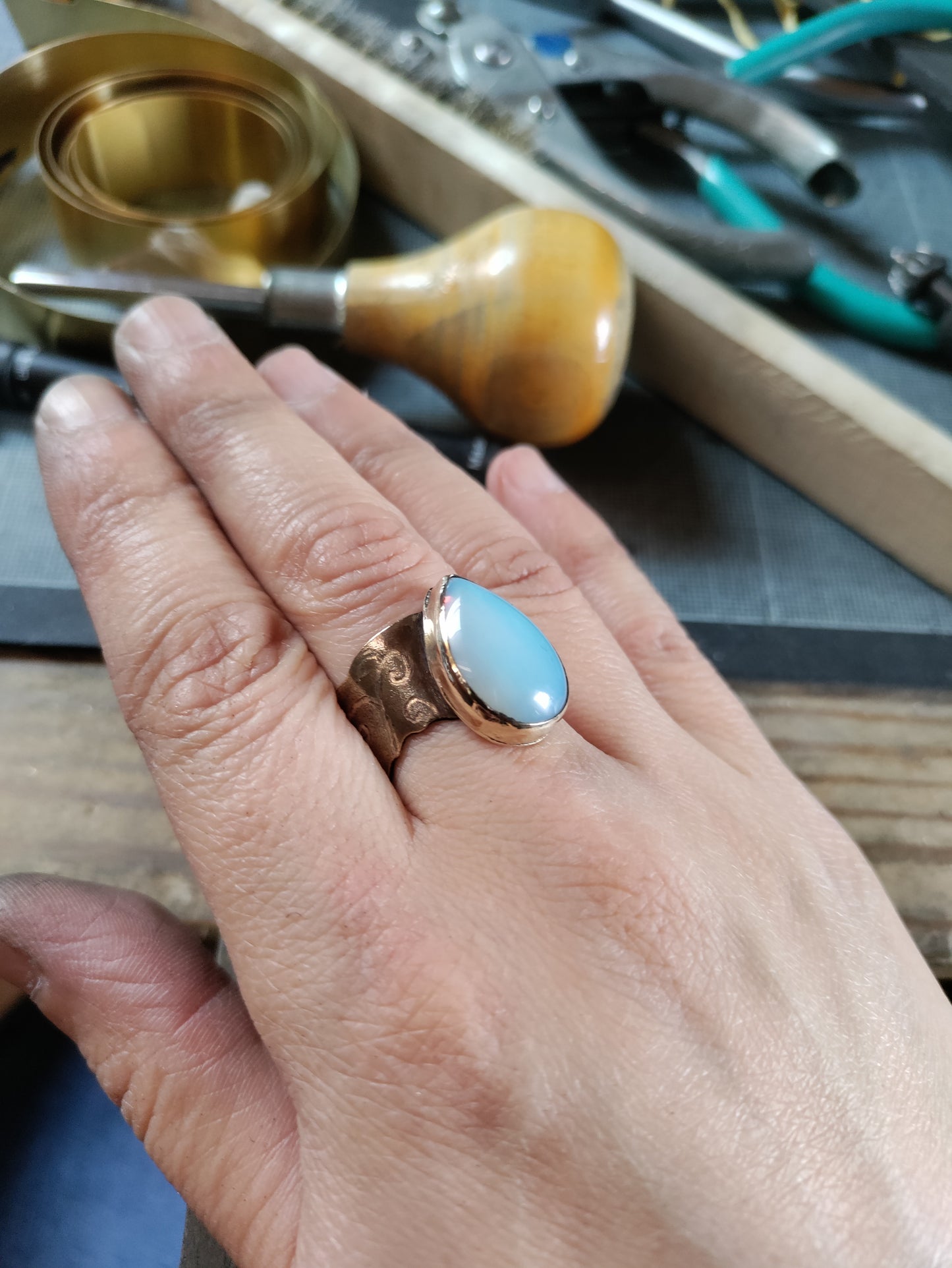 Bague féérique avec opalite et patine LEIA&CO