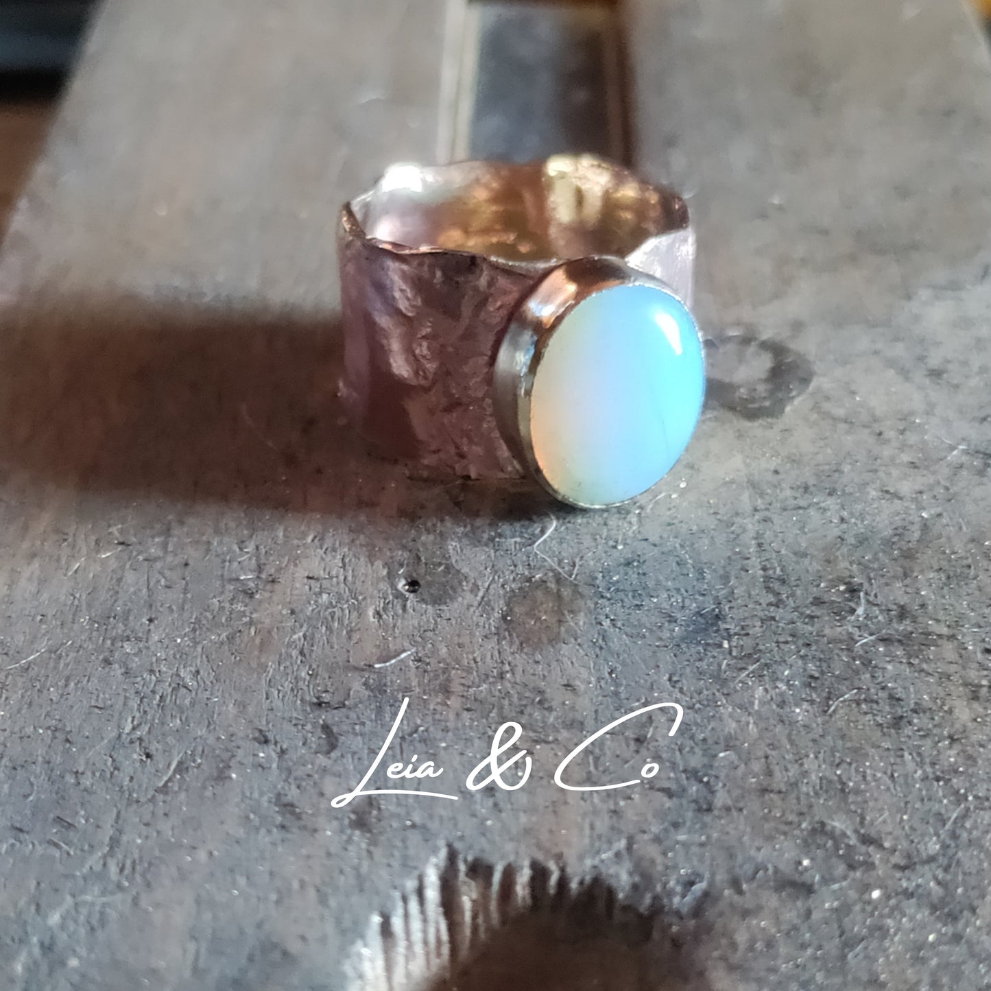 Bague laiton réticulé effet froissé avec opalite LEIA&CO