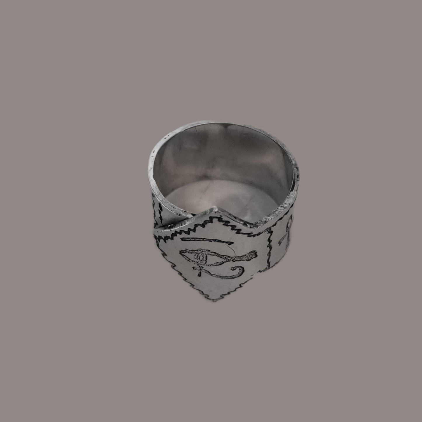 Bague ajustable argentée avec symboles égyptiens LEIA&CO