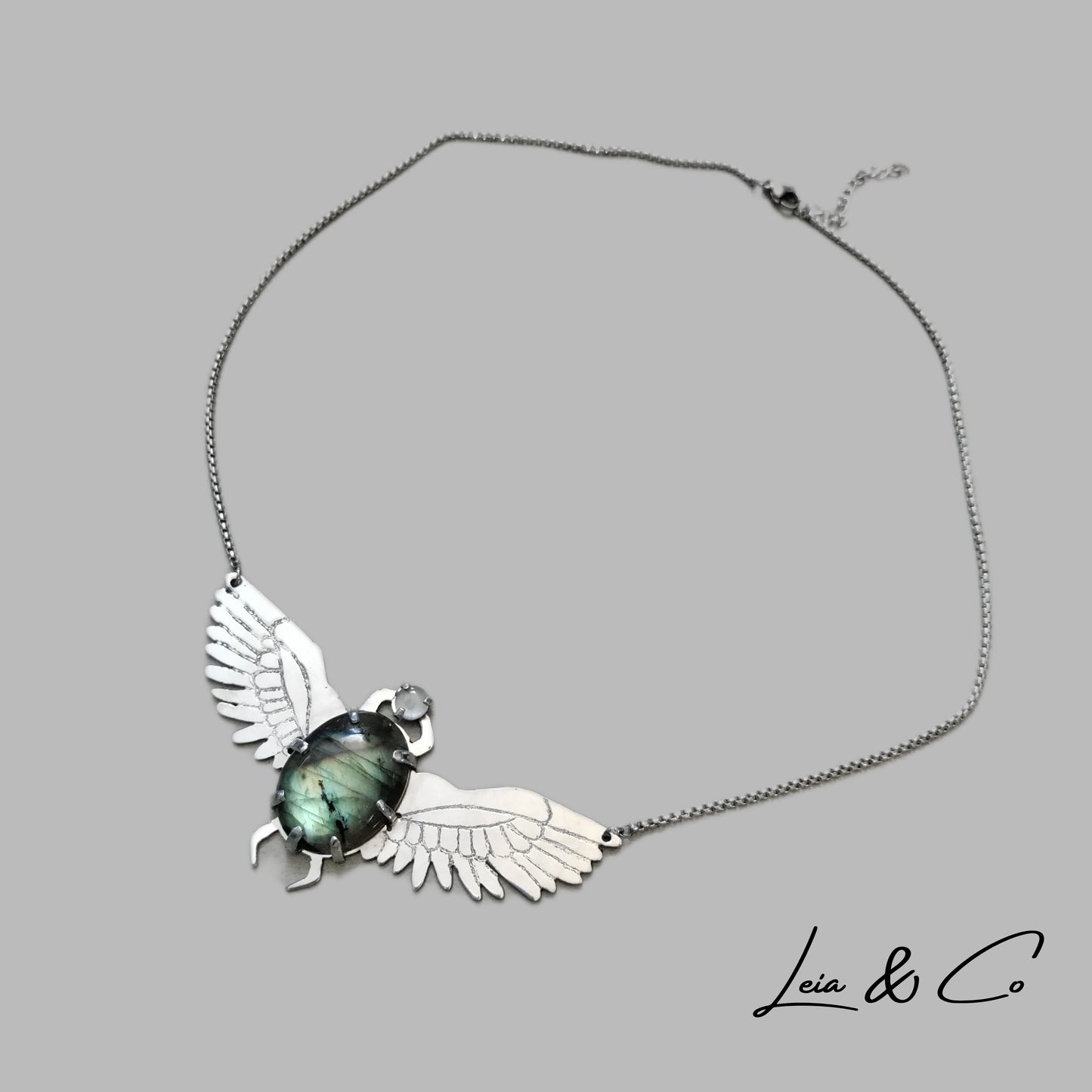 Collier scarabée égyptien labradorite