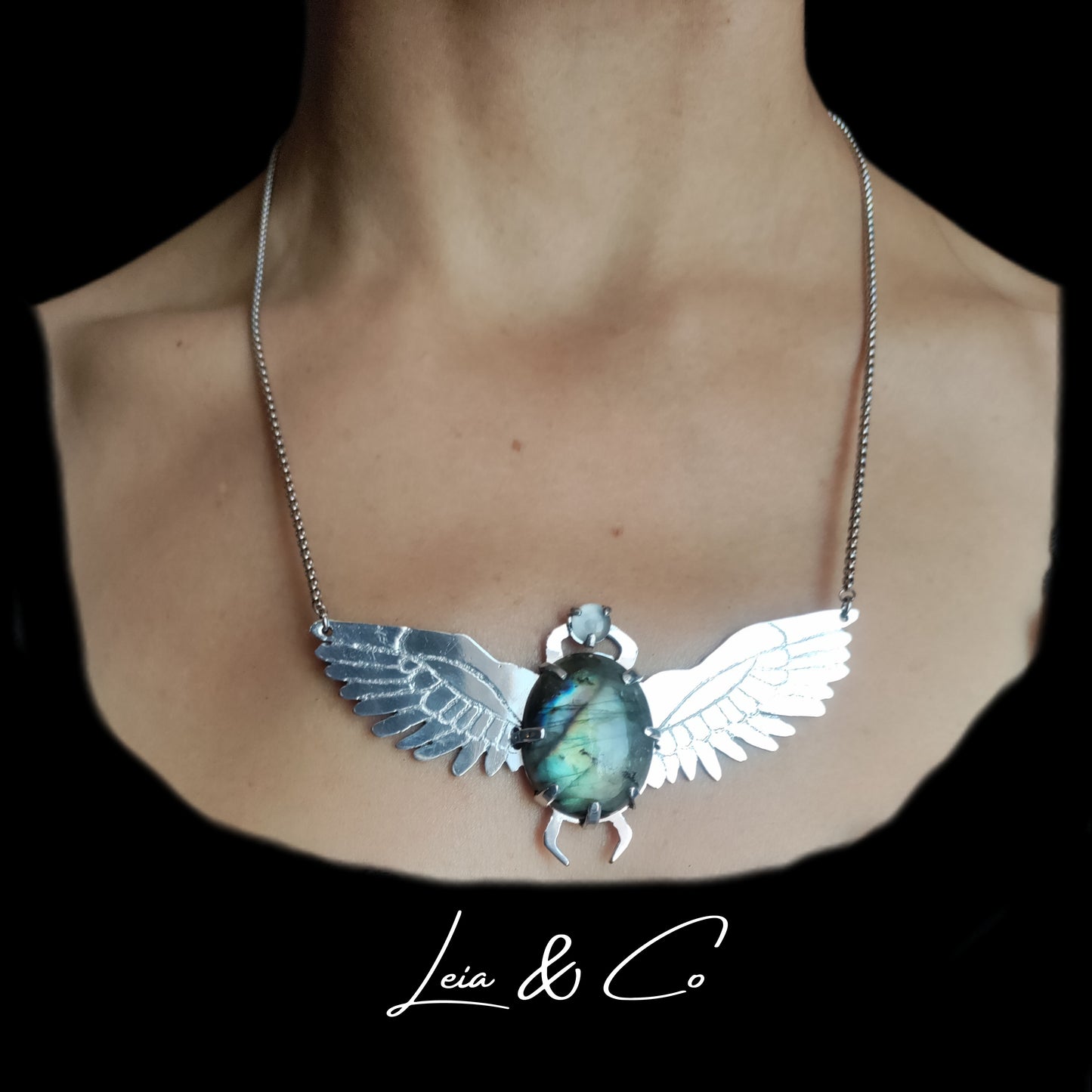 Collier scarabée égyptien avec labradorite
