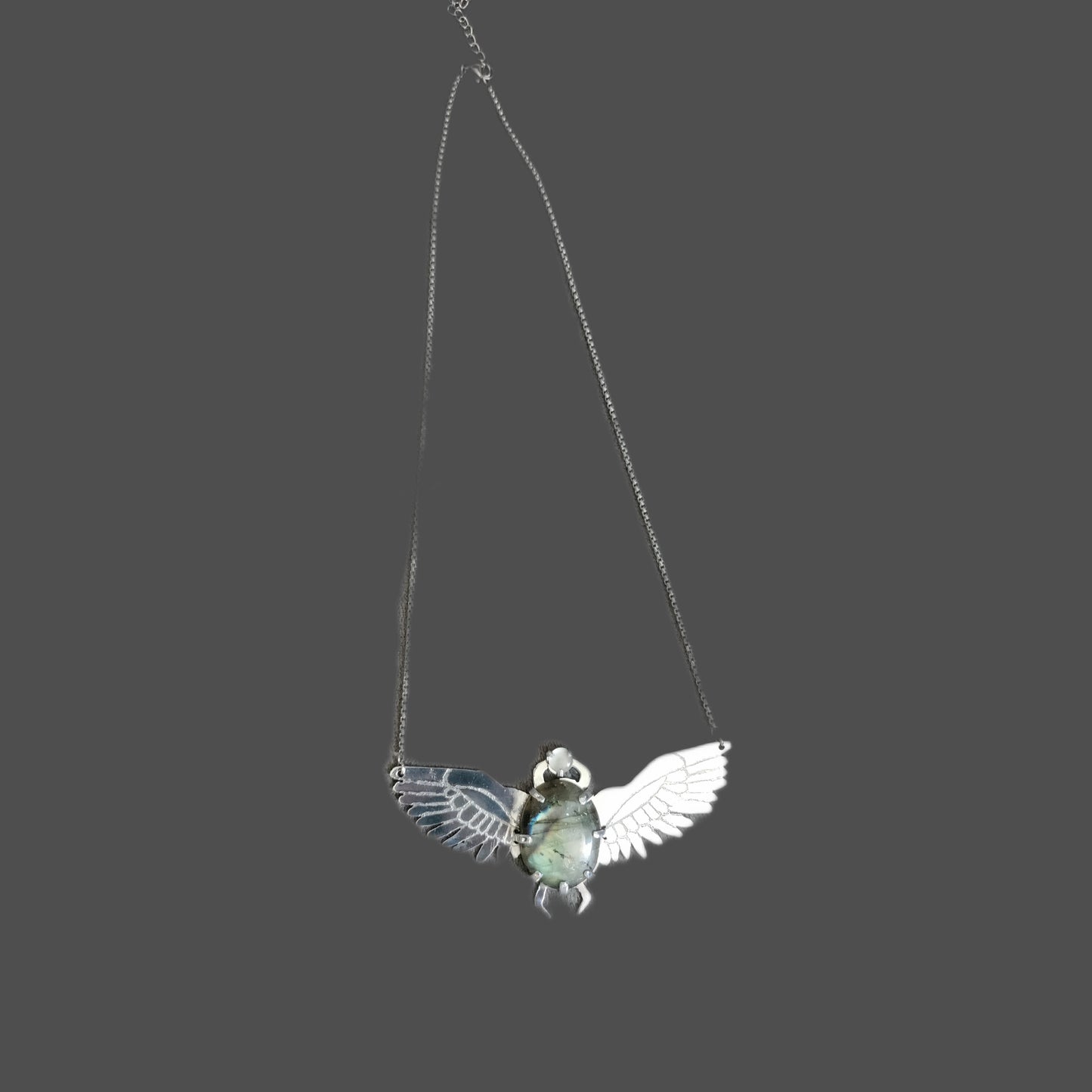 Collier Khepri scarabée égyptien avec pierre
