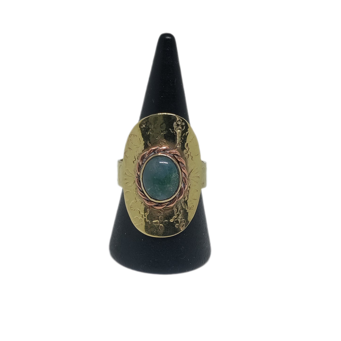 Chevalière agate indienne verte en laiton doré avec motifs LEIA&CO