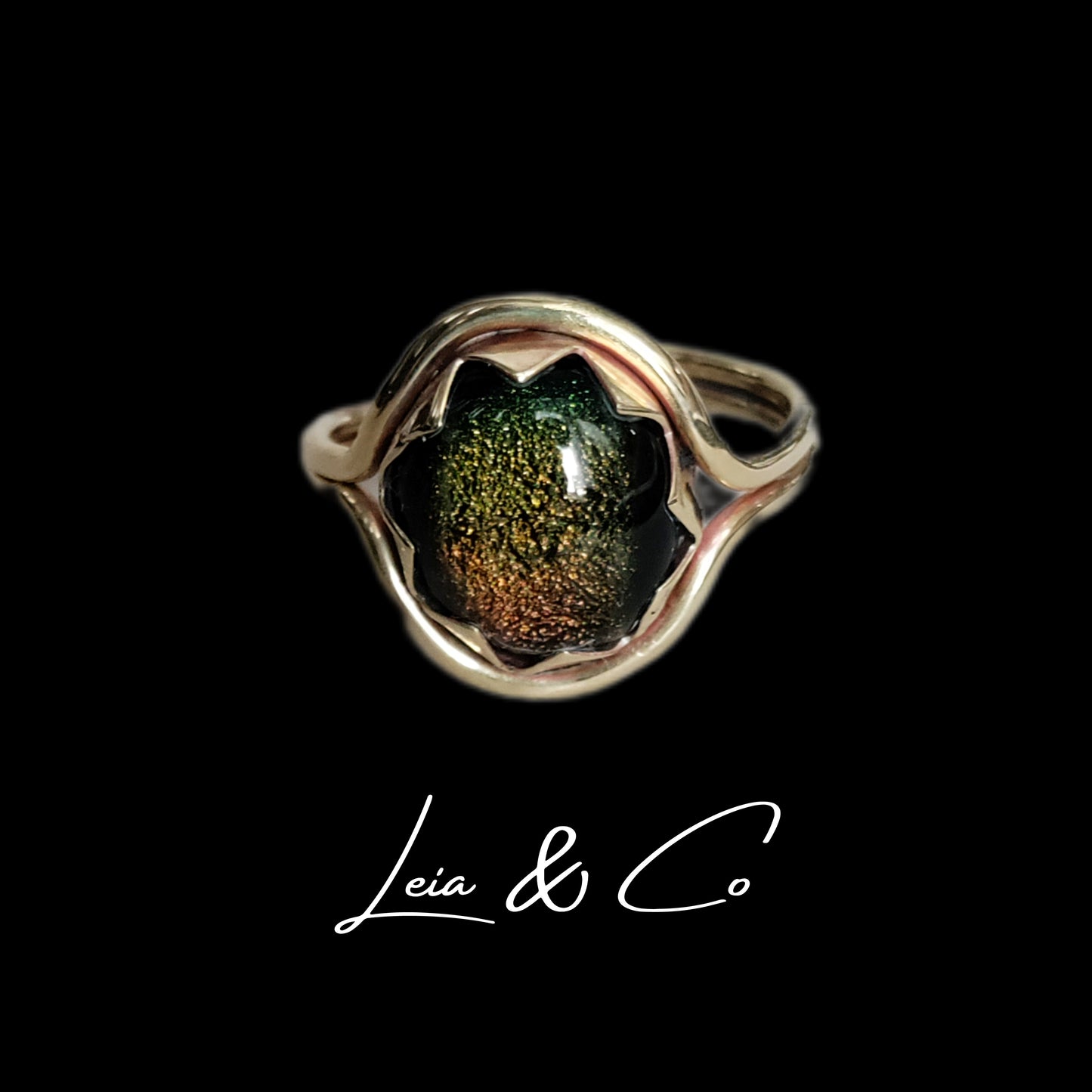 Bague ajustable dorée oeil de dragon vert