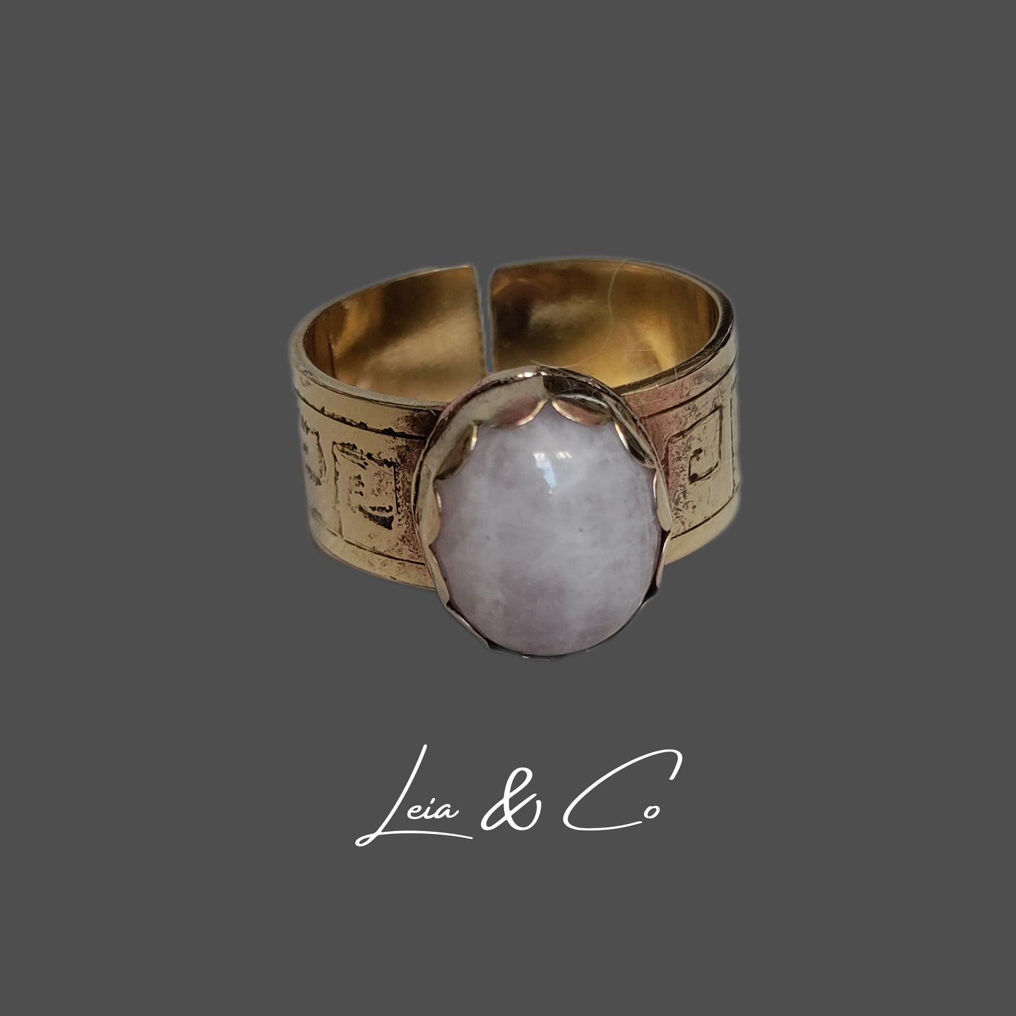Bague Pandia motifs grecs en laiton doré et pierre de Lune LEIA&CO