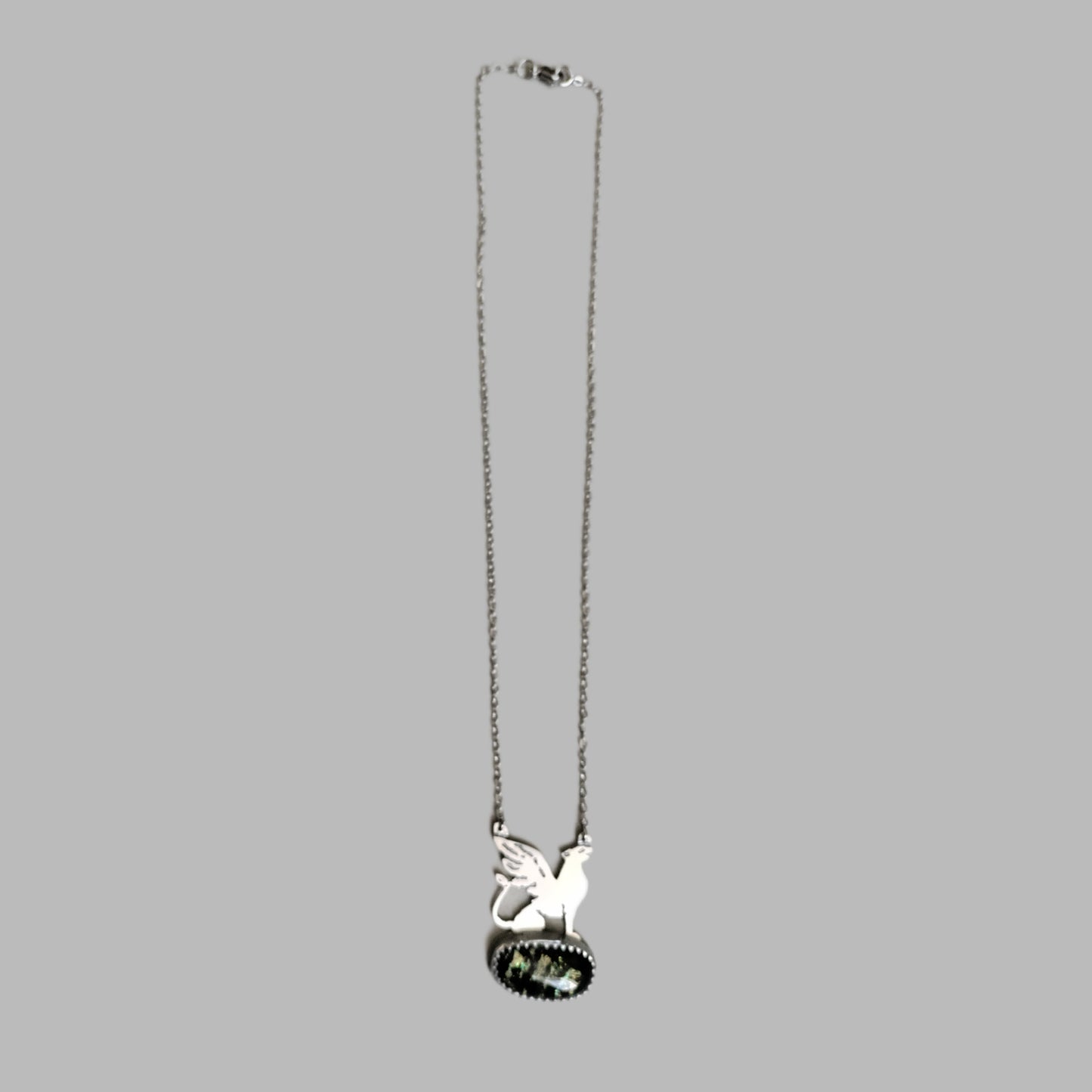 Collier argenté Griffon et verre dichroïque multicolore LEIA&CO