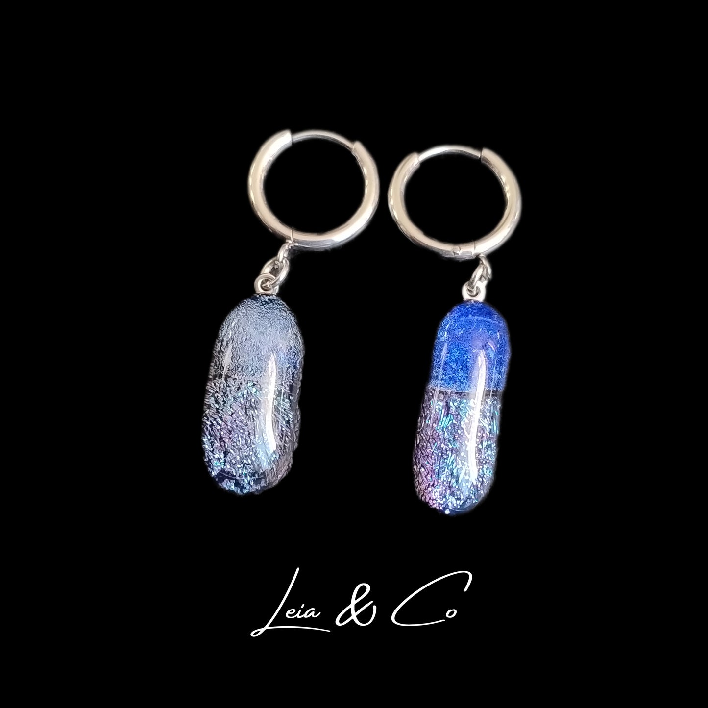Boucles d'oreilles créoles verre dichroïque bleu LEIA&CO