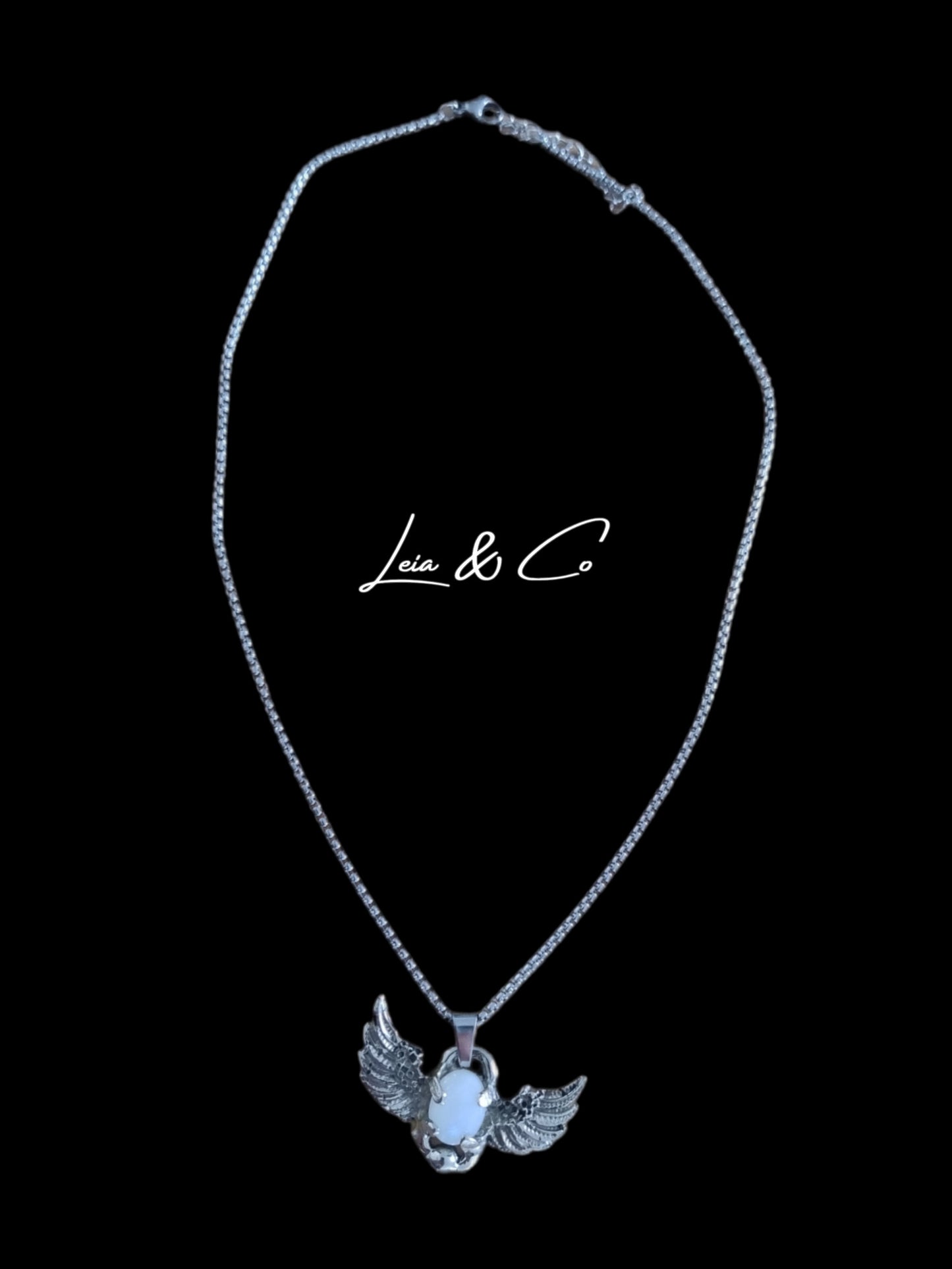 Collier Khepri scarabée pierre de lune arc en ciel Leia and Co