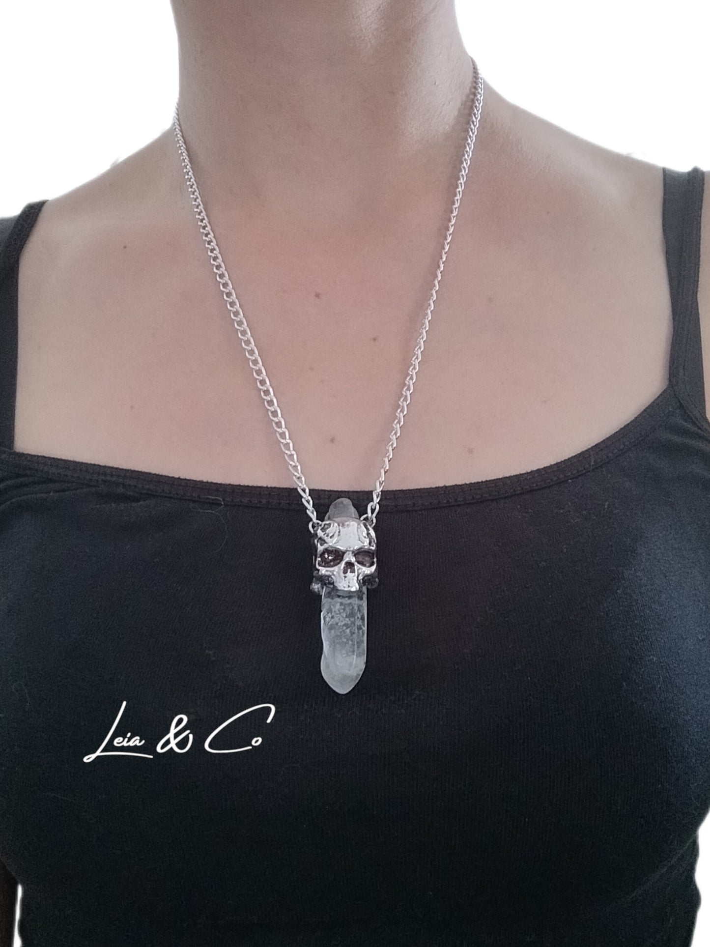 Amulette tête de mort et pointe de cristal LEIA&CO