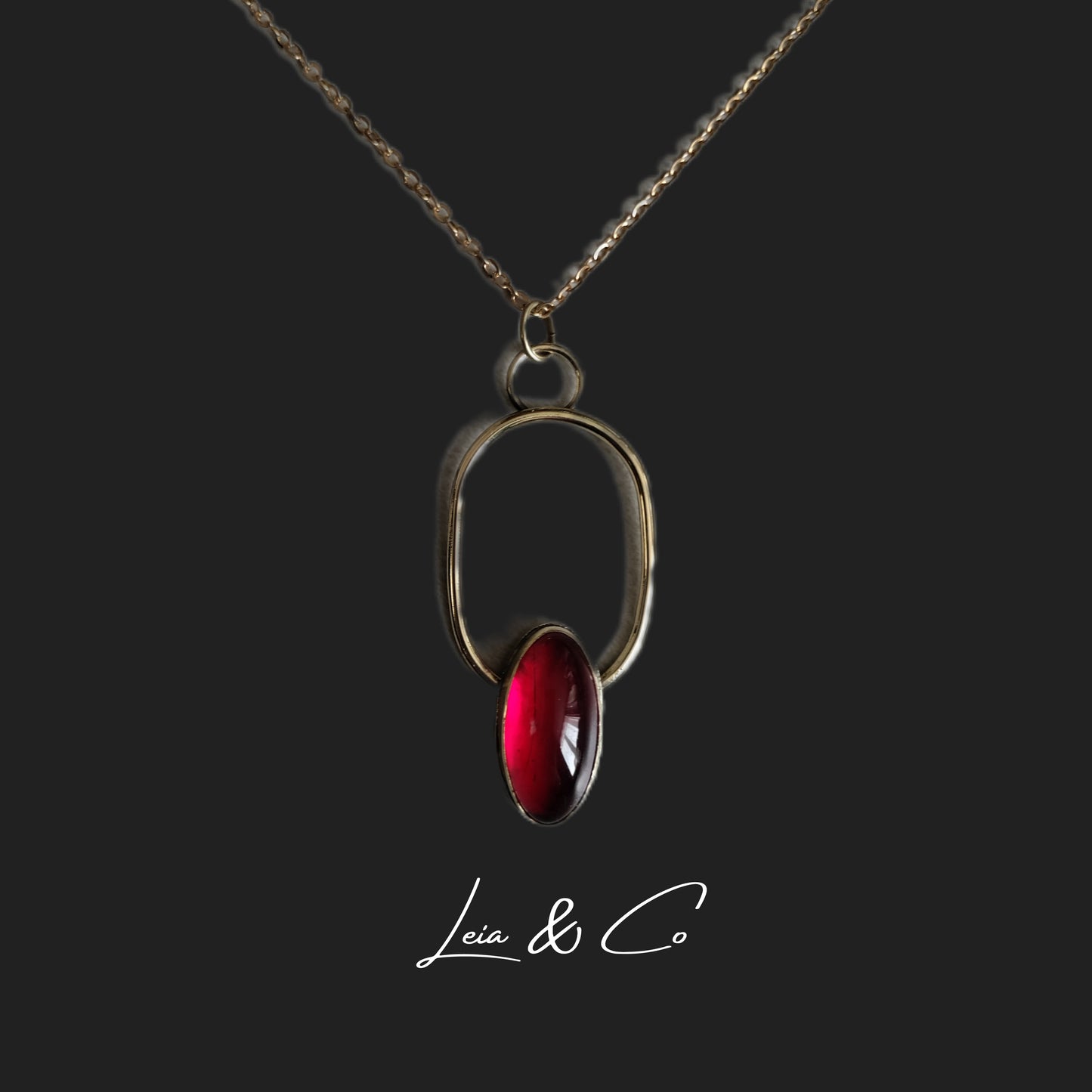 Pendentif doré et pierre rouge LEIA&CO