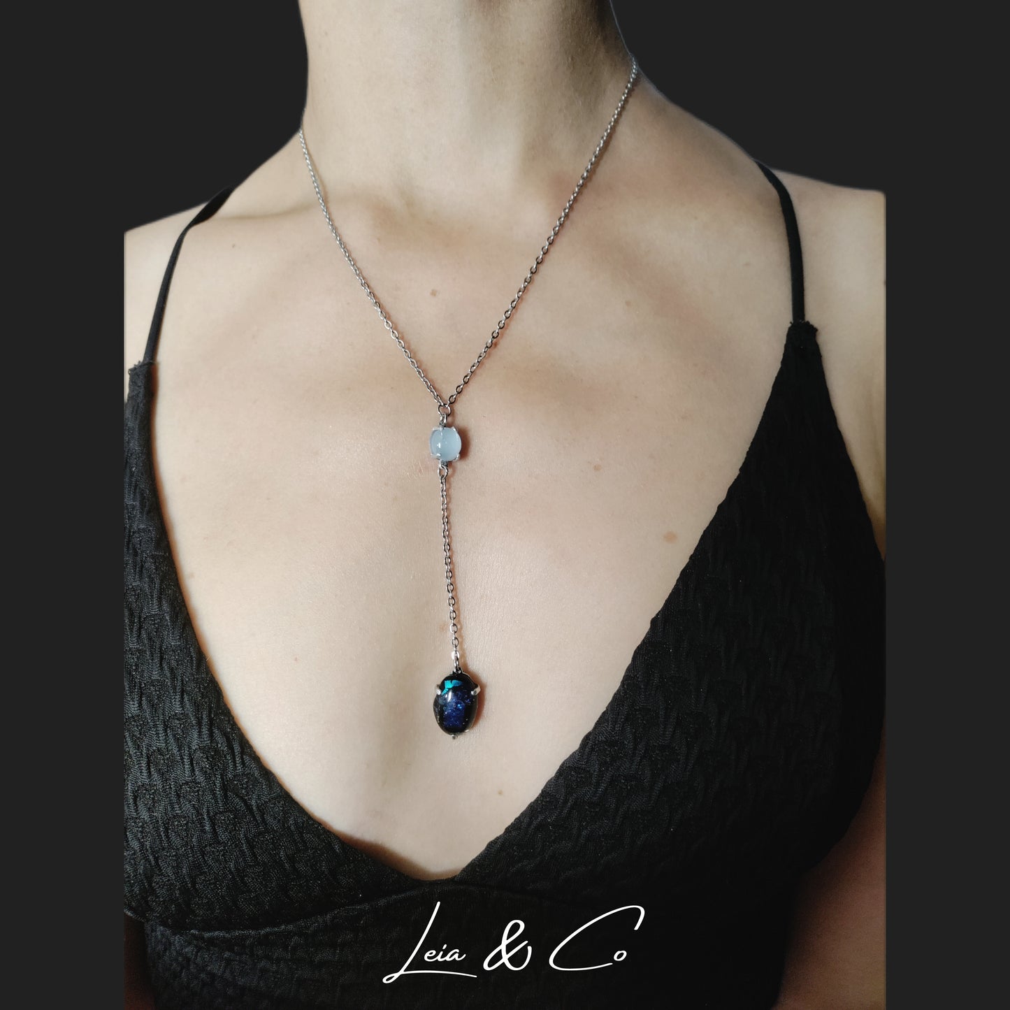 Collier verre dichroïque pendant bleu LEIA&CO