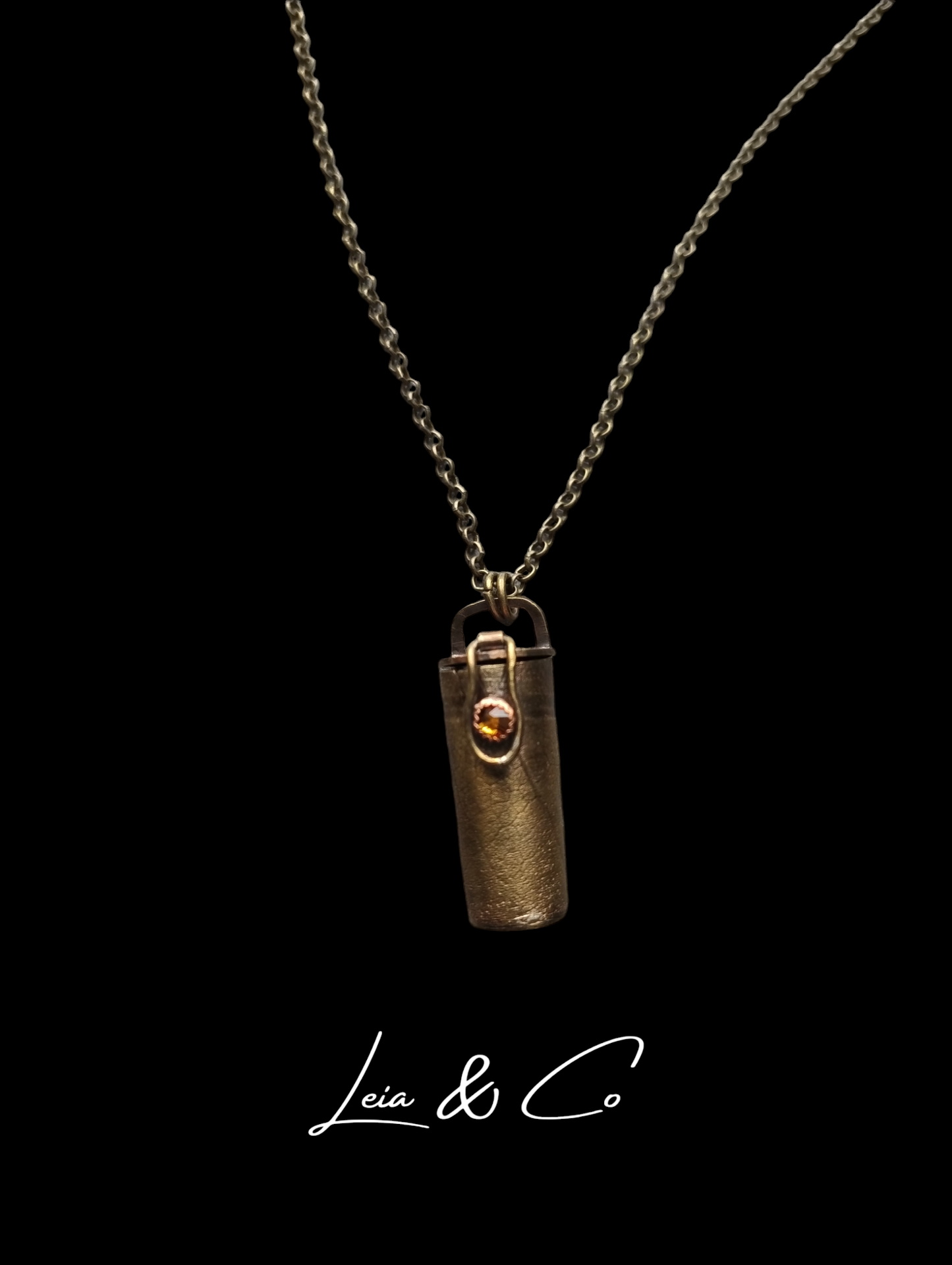 Collier boîte à secret en laiton vieilli LEIA and CO