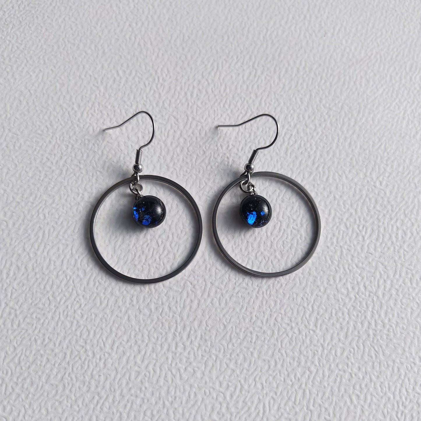 Boucles d'oreilles pendantes avec verre dichroïque multicolore LEIA&CO