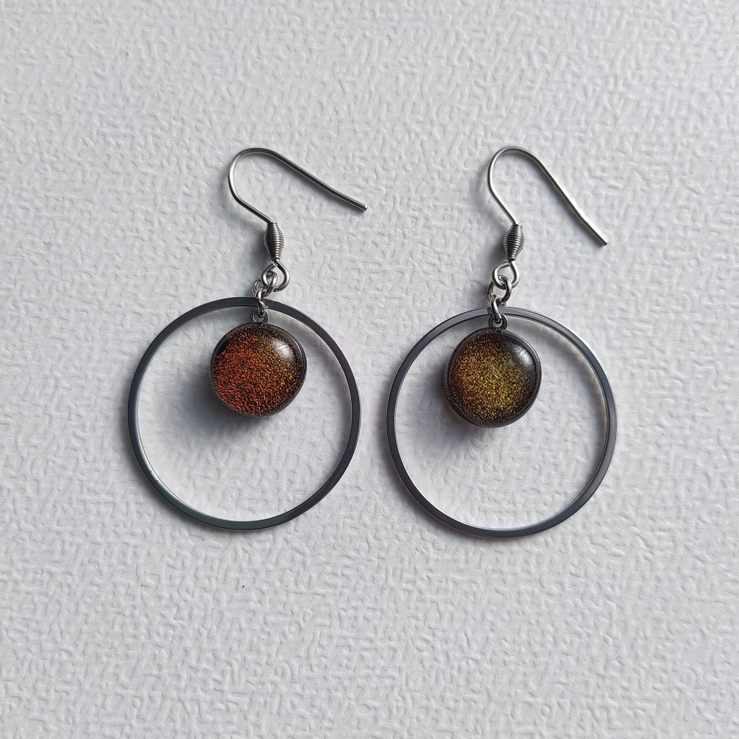 Boucles d'oreilles pendantes avec verre dichroïque multicolore LEIA&CO