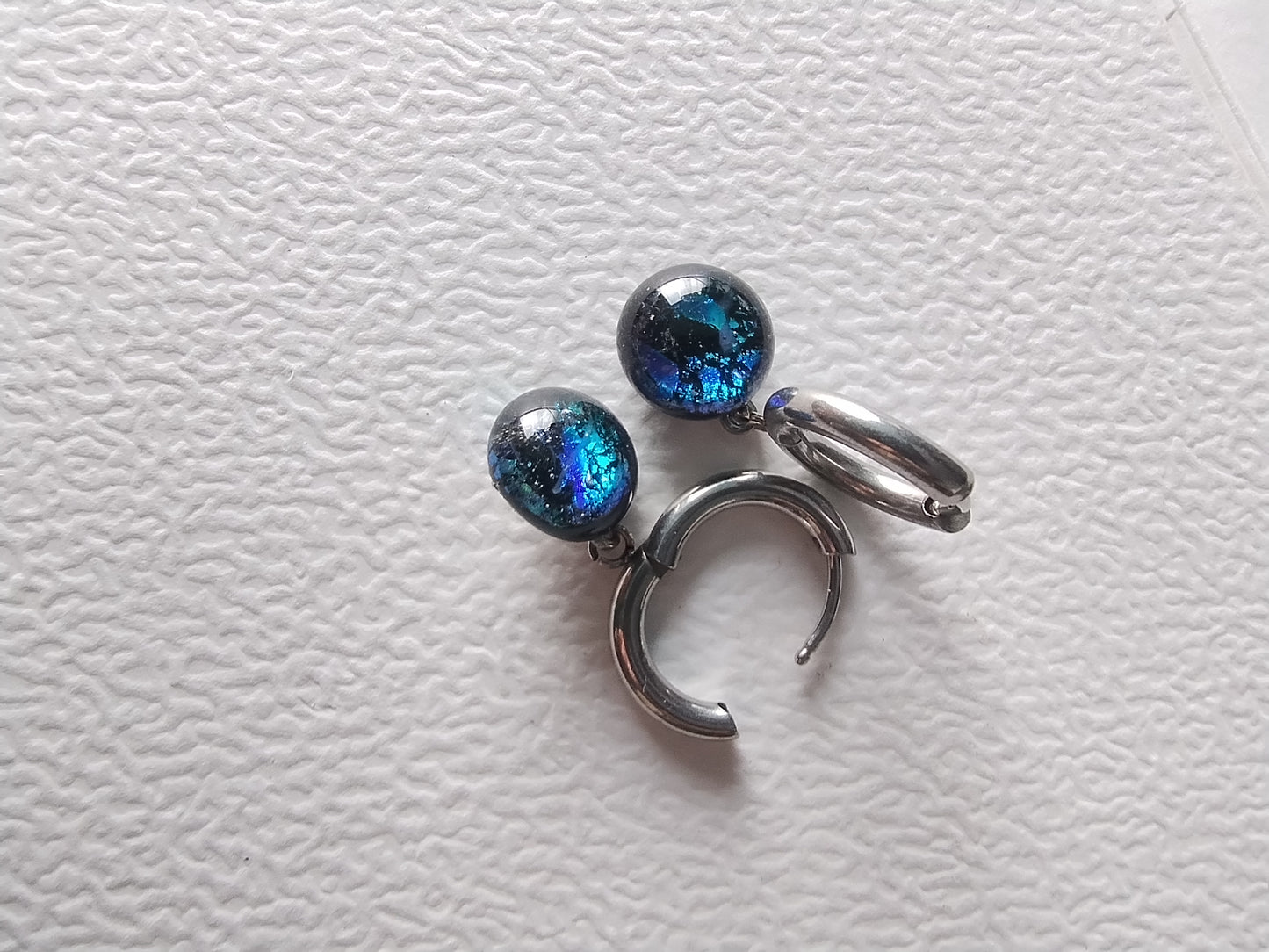 Boucles d'oreilles pendantes avec verre dichroïque multicolore LEIA&CO