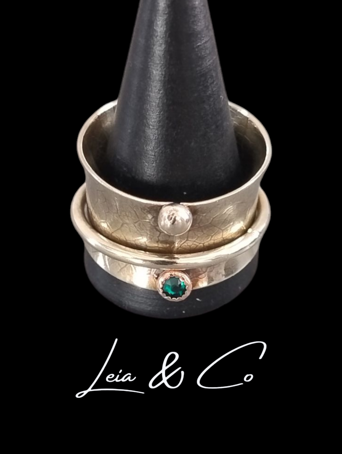 Bague anti stress avec strass vert LEIA&CO
