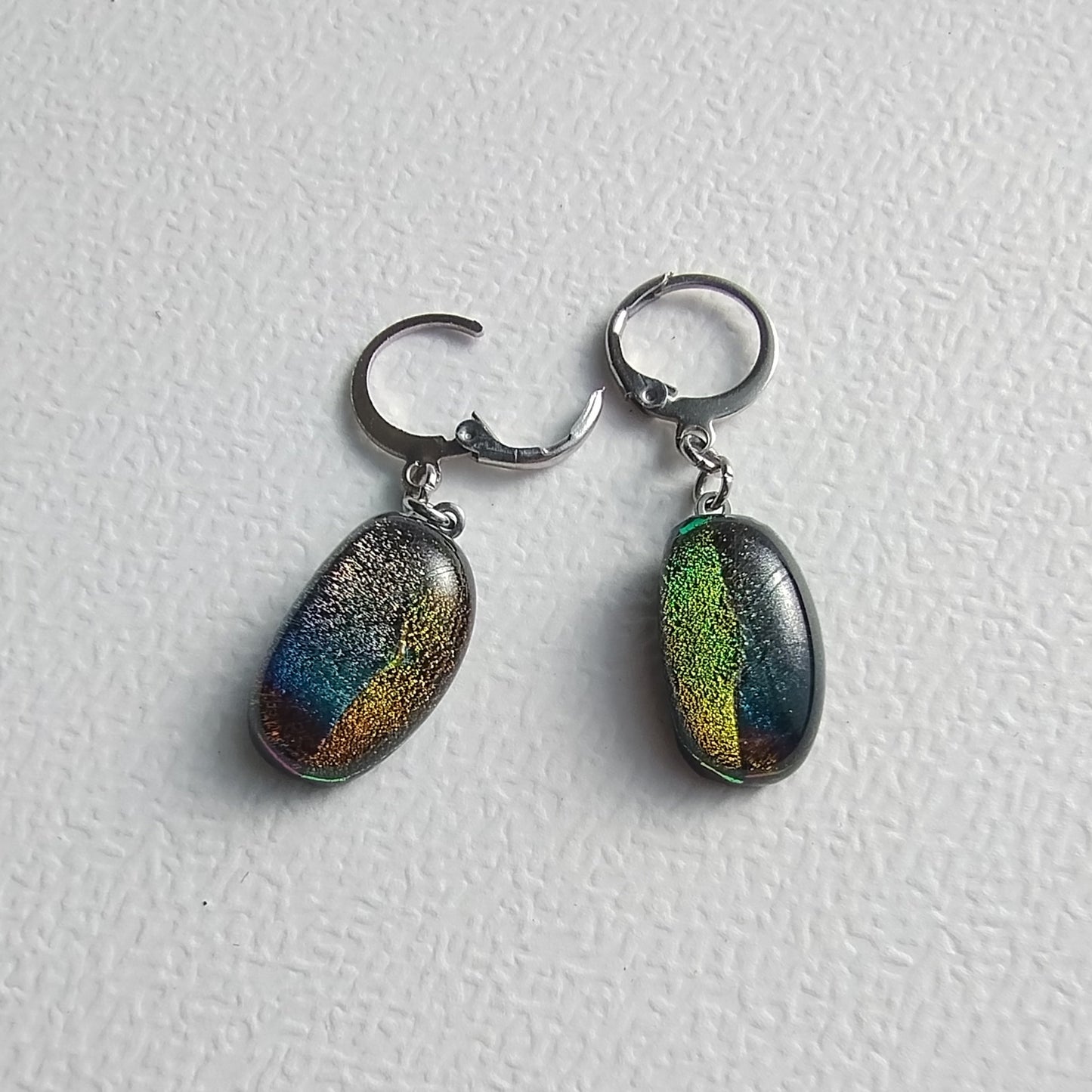 Boucles d'oreilles pendantes avec verre dichroïque multicolore LEIA&CO
