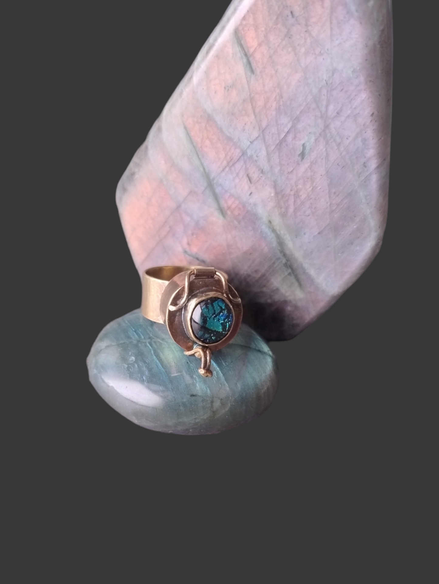 Bague à poison antique et cabochon bleu LEIA&CO